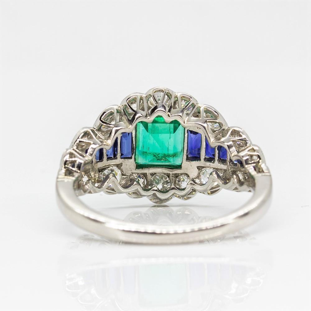 Estate Platinum Emerald, Sapphire and Diamond Engagement Ring (Art déco) im Angebot