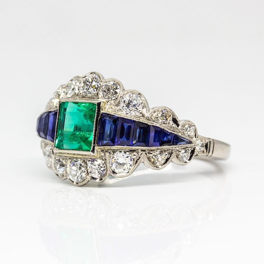 Estate Platinum Emerald, Sapphire and Diamond Engagement Ring (Alteuropäischer Brillantschliff) im Angebot