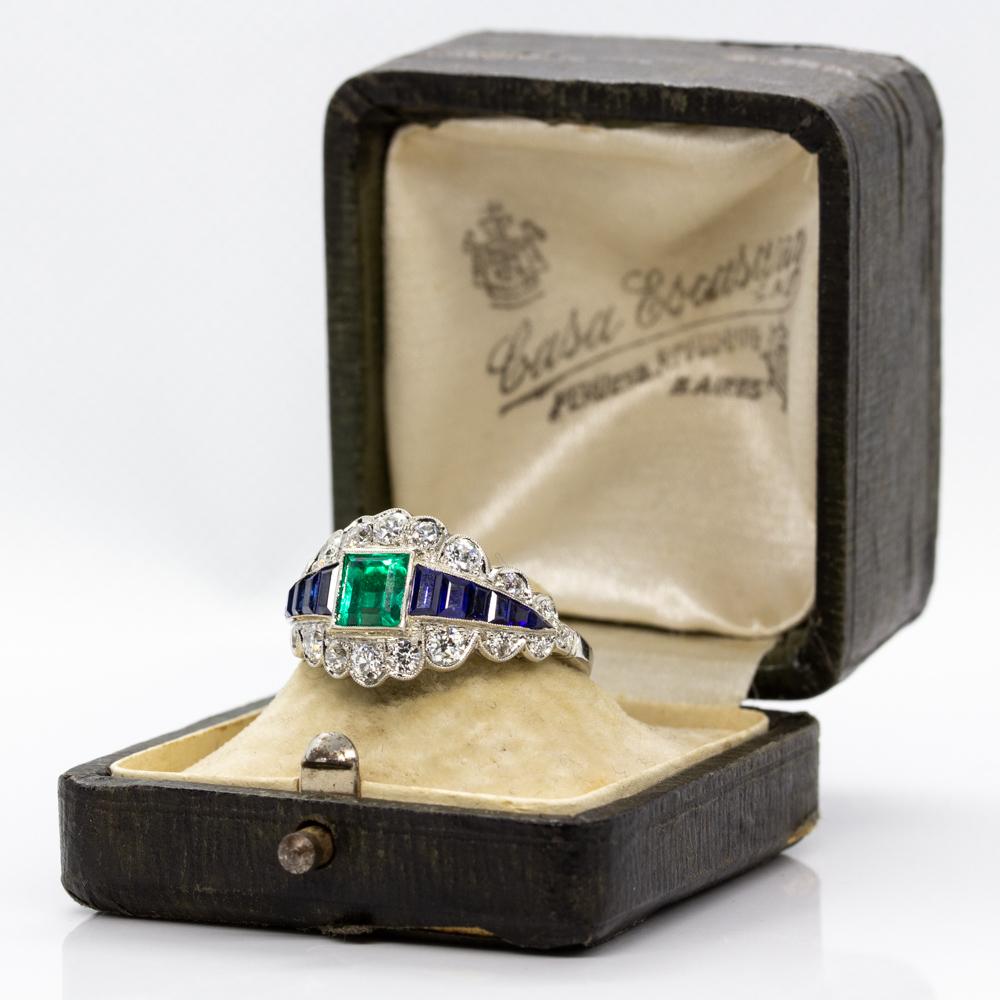 Estate Platinum Emerald, Sapphire and Diamond Engagement Ring für Damen oder Herren im Angebot