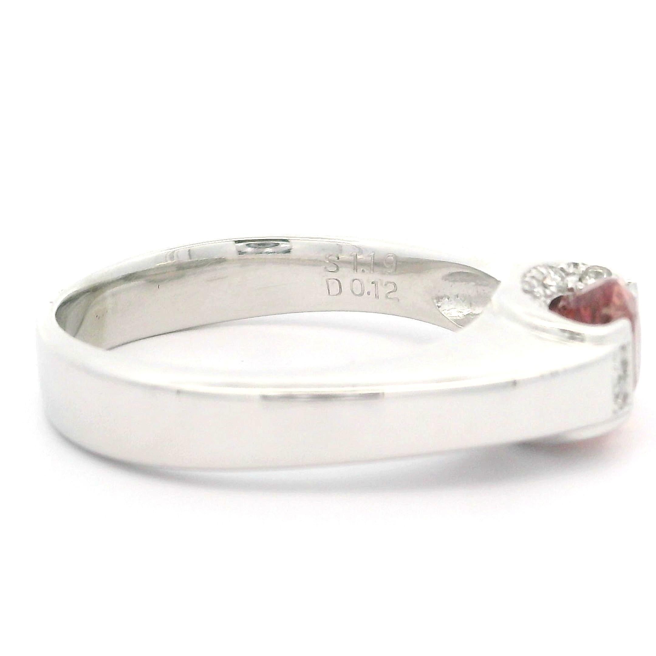 Unico anello in platino GIA con zaffiro rosa padparadscha e diamanti da 1,31 ct. In condizioni ottime in vendita a Montclair, NJ