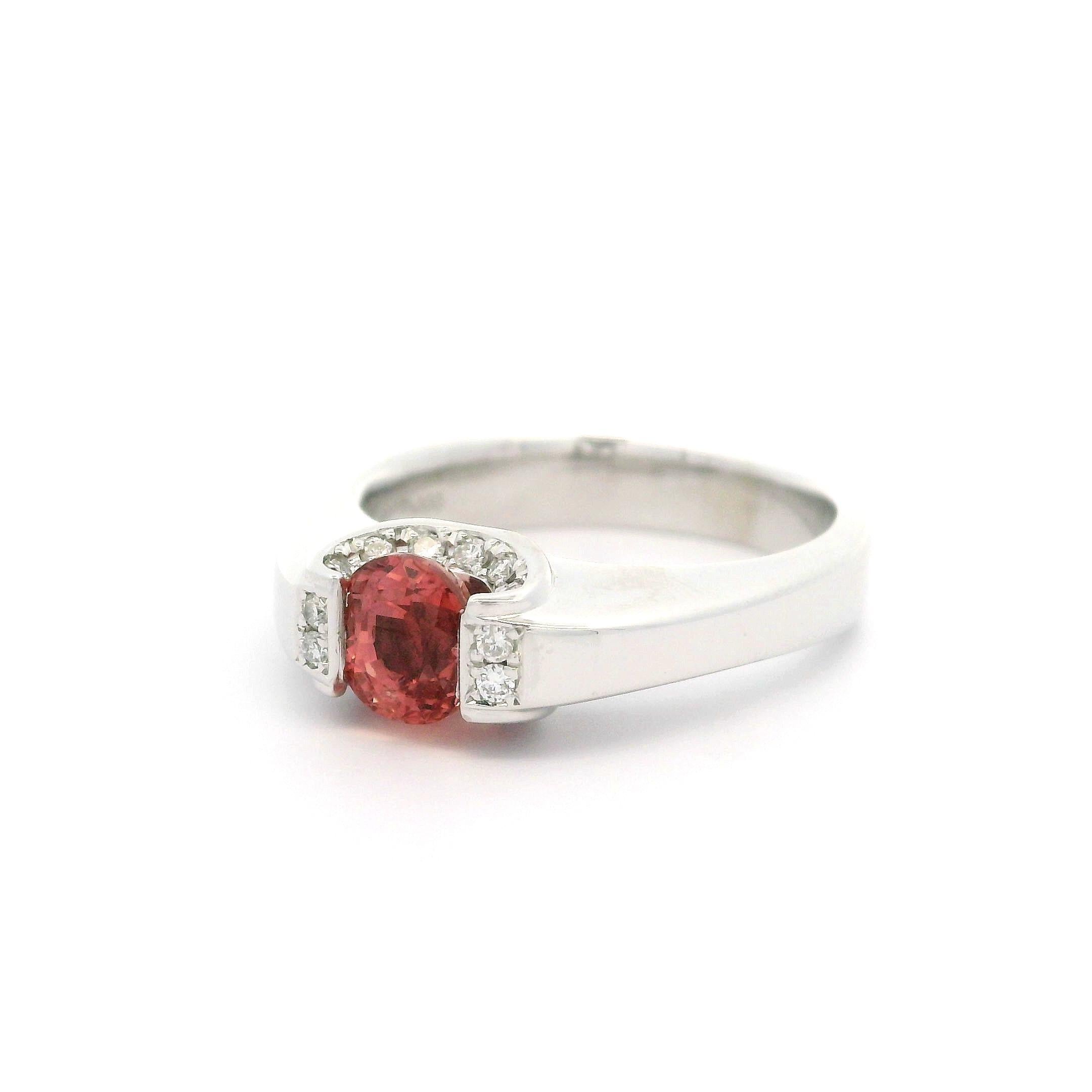 Unico anello in platino GIA con zaffiro rosa padparadscha e diamanti da 1,31 ct. in vendita 4