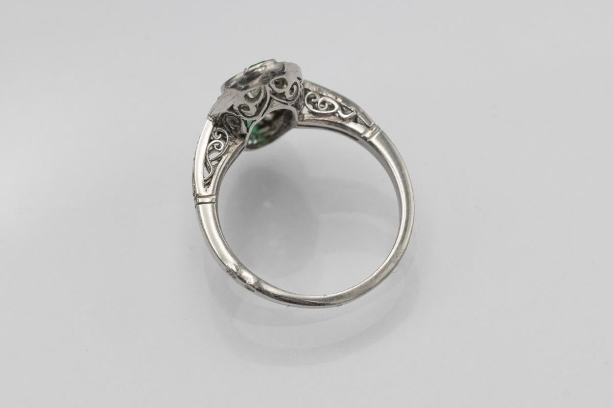 Unique platinum ring with diamonds, emeralds and onyxes in Art Deco style. In Good Condition For Sale In Chorzów, PL