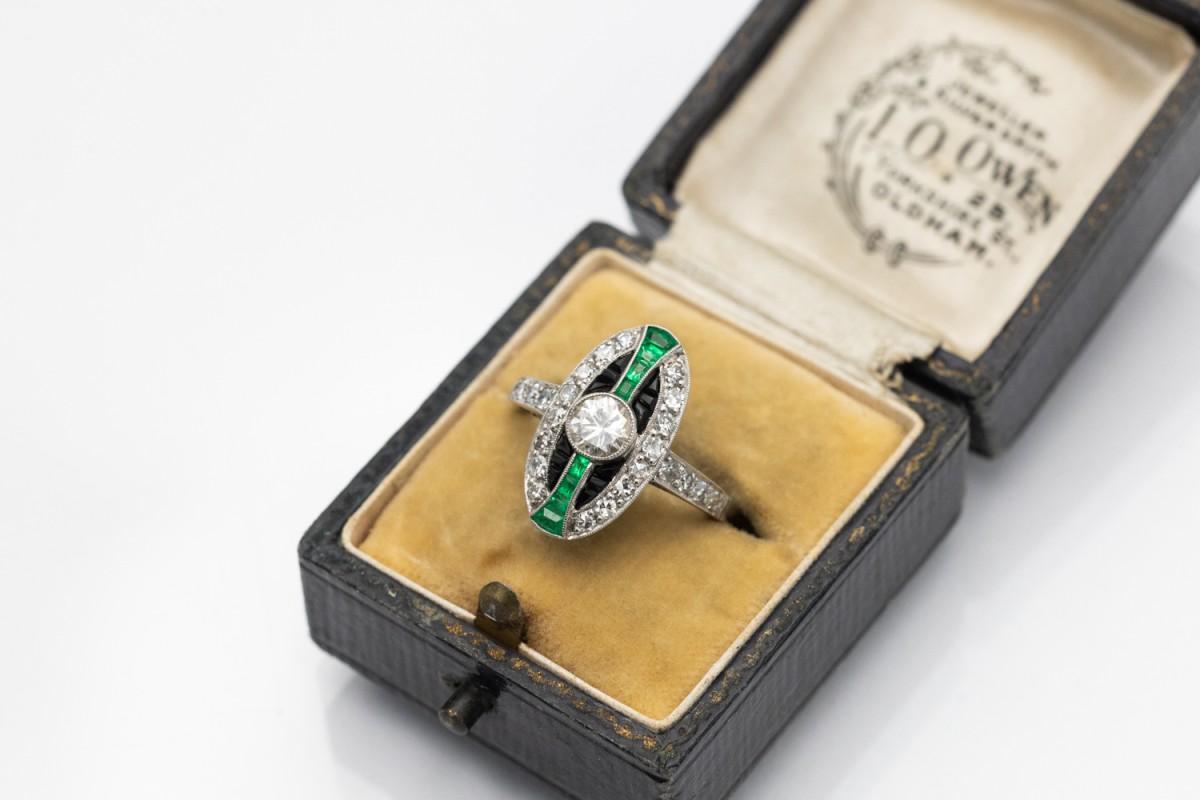 Unique platinum ring with diamonds, emeralds and onyxes in Art Deco style. For Sale 3