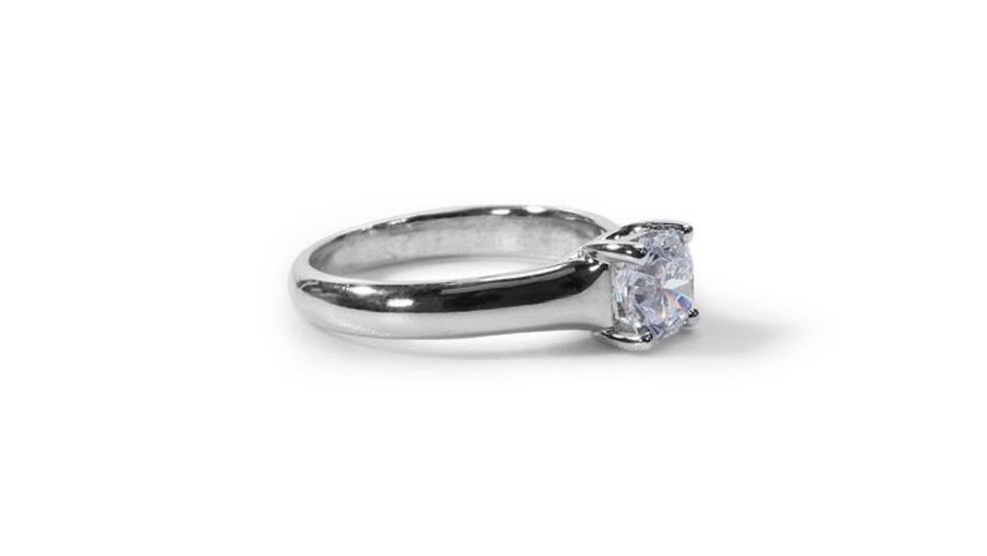 Unique Platinum Solitaire Ring with 0.80 Ct Natural Diamonds, IGI Cert For Sale 1