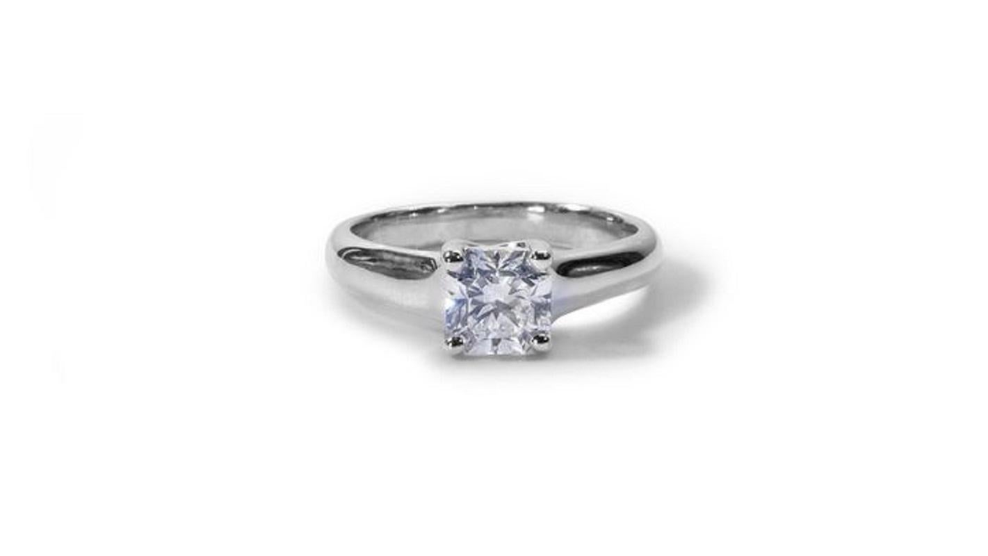 Unique Platinum Solitaire Ring with 0.80 Ct Natural Diamonds, IGI Cert For Sale 3