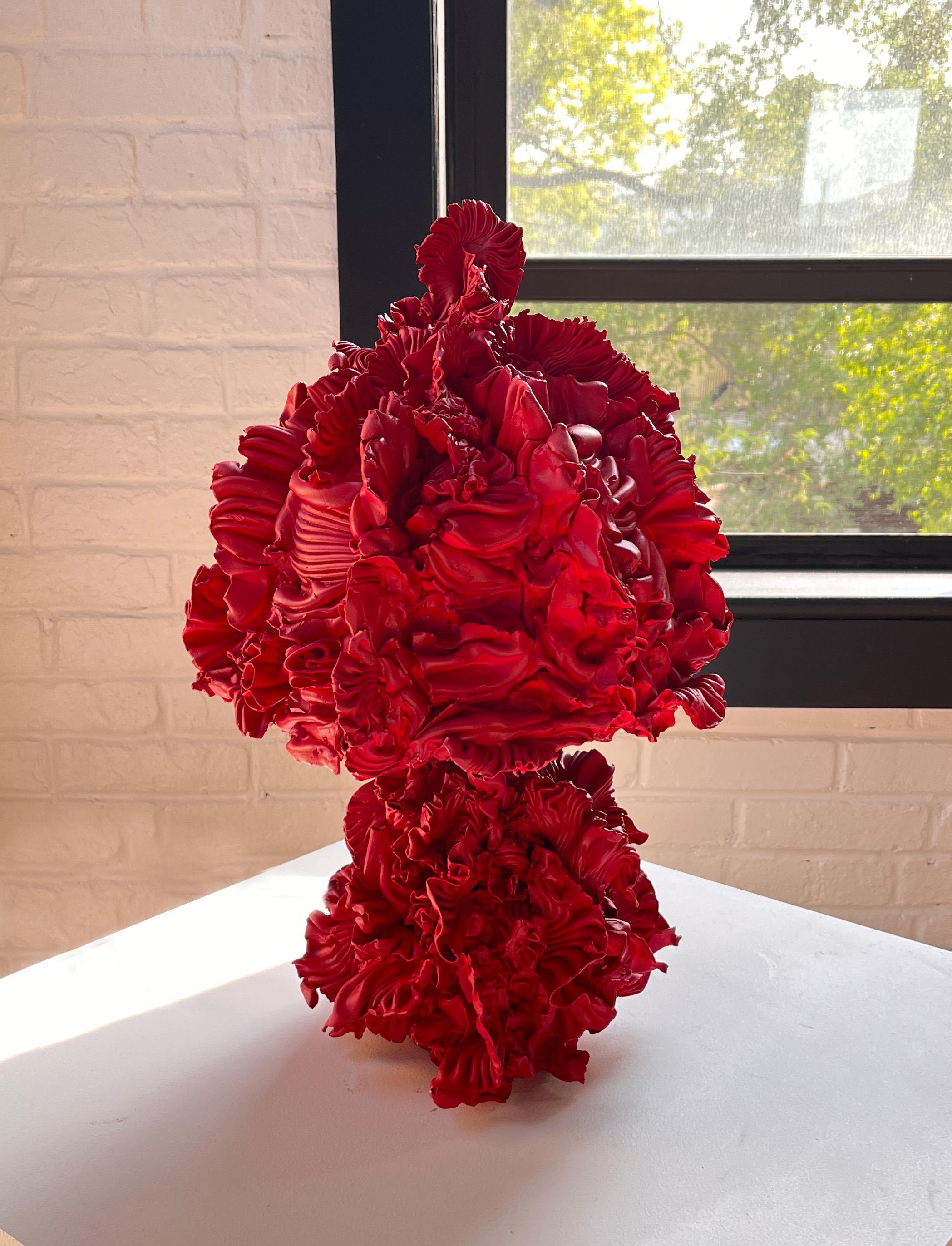Américain Lampe de bureau en céramique plissée rouge unique de Joseph Algieri en vente