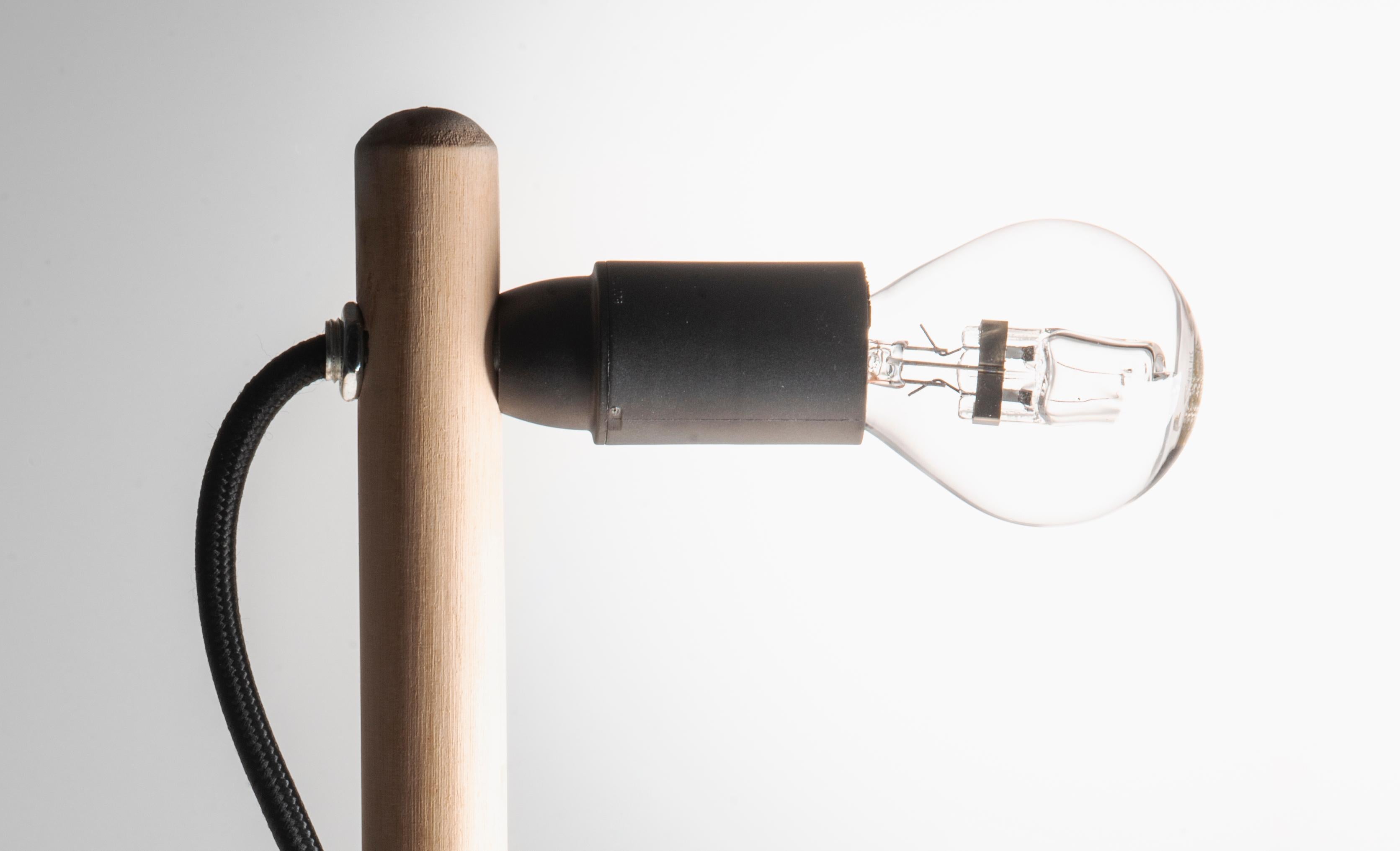Einzigartige weiße Tischlampe von Josep Maynou, handgefertigt (21. Jahrhundert und zeitgenössisch) im Angebot