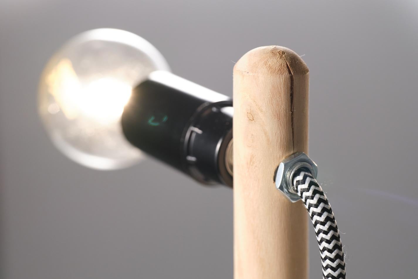 Einzigartige weiße Tischlampe von Josep Maynou, handgefertigt (Gummi) im Angebot