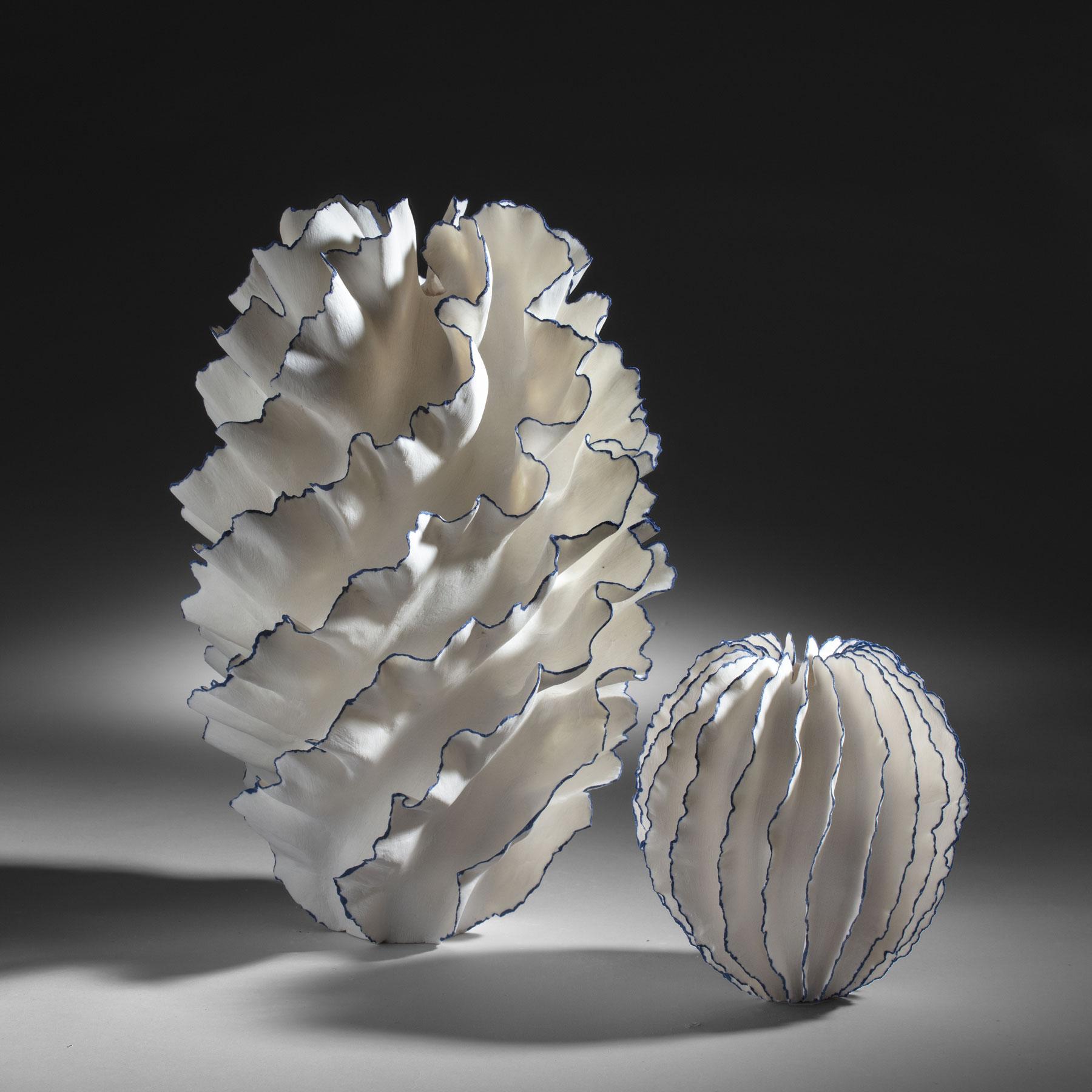 Sandra Davolio
Vessel with blue edges VI, 2019
Porcelain; unique.


       