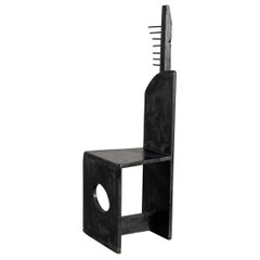 Sedia scultorea postmoderna unica degli anni '70, finitura nera grezza
