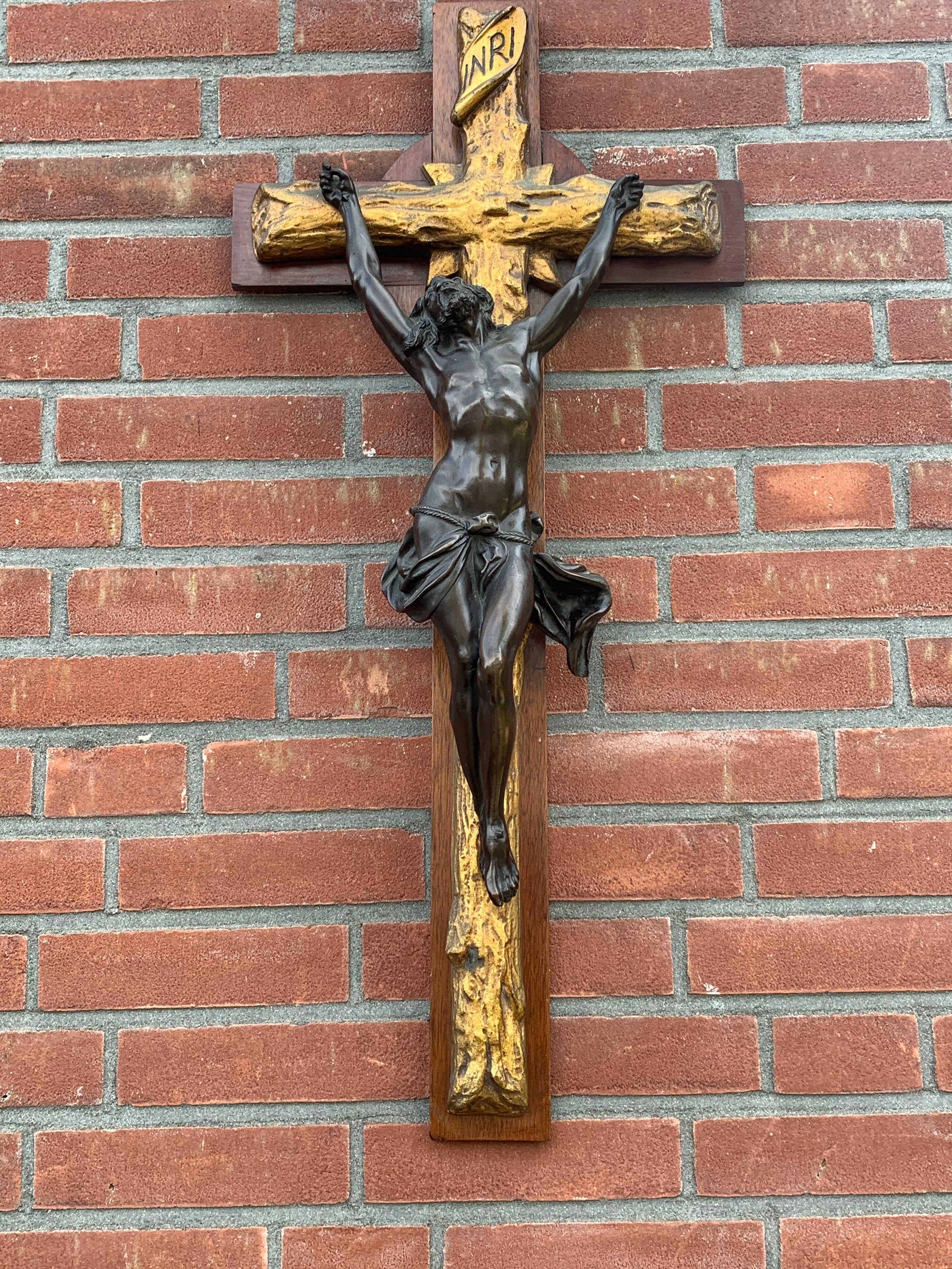 Crucifix italien ancien unique et puissant avec un superbe Corpus du Christ en bronze en vente 6