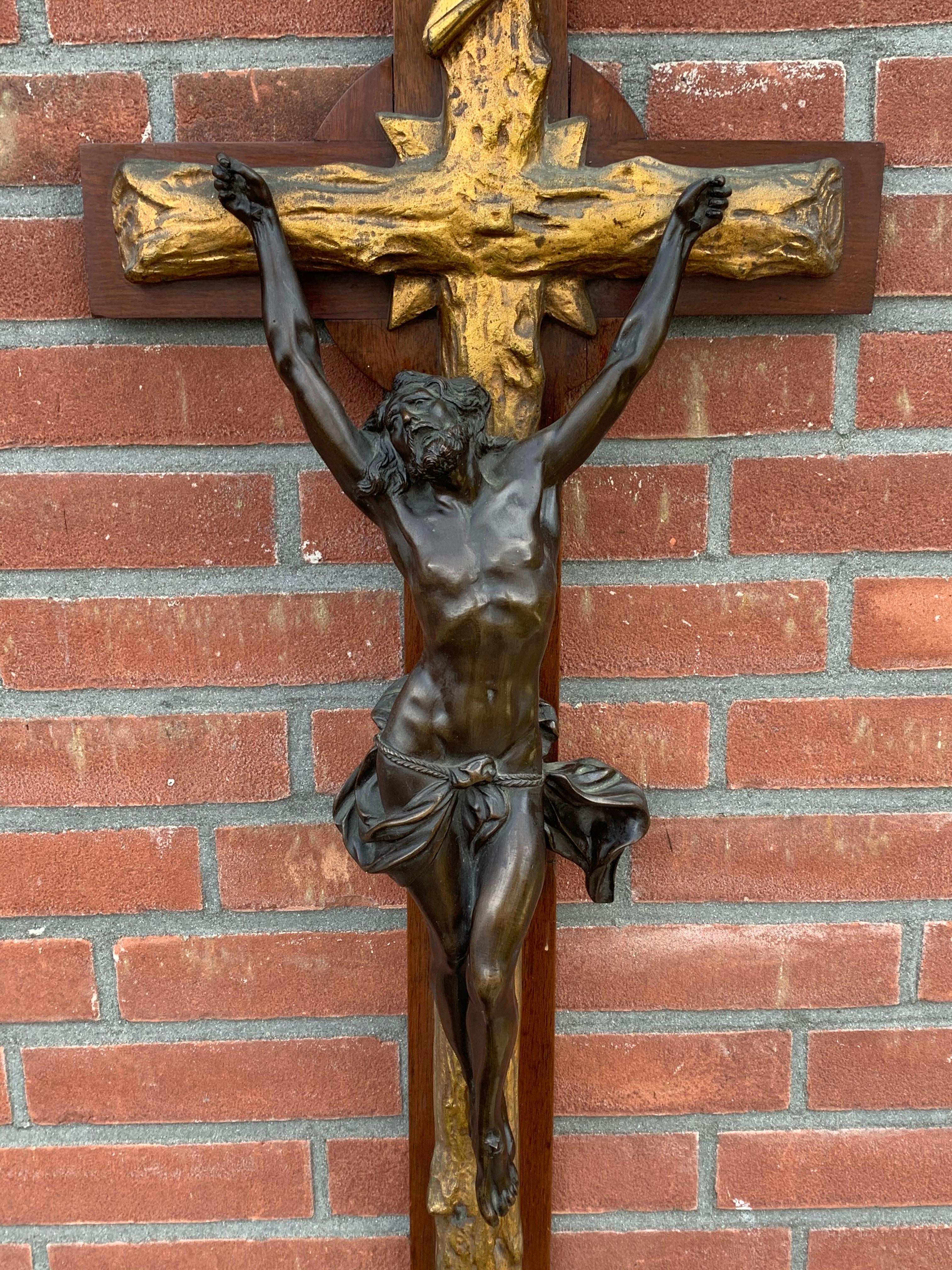 Crucifix italien ancien unique et puissant avec un superbe Corpus du Christ en bronze en vente 7