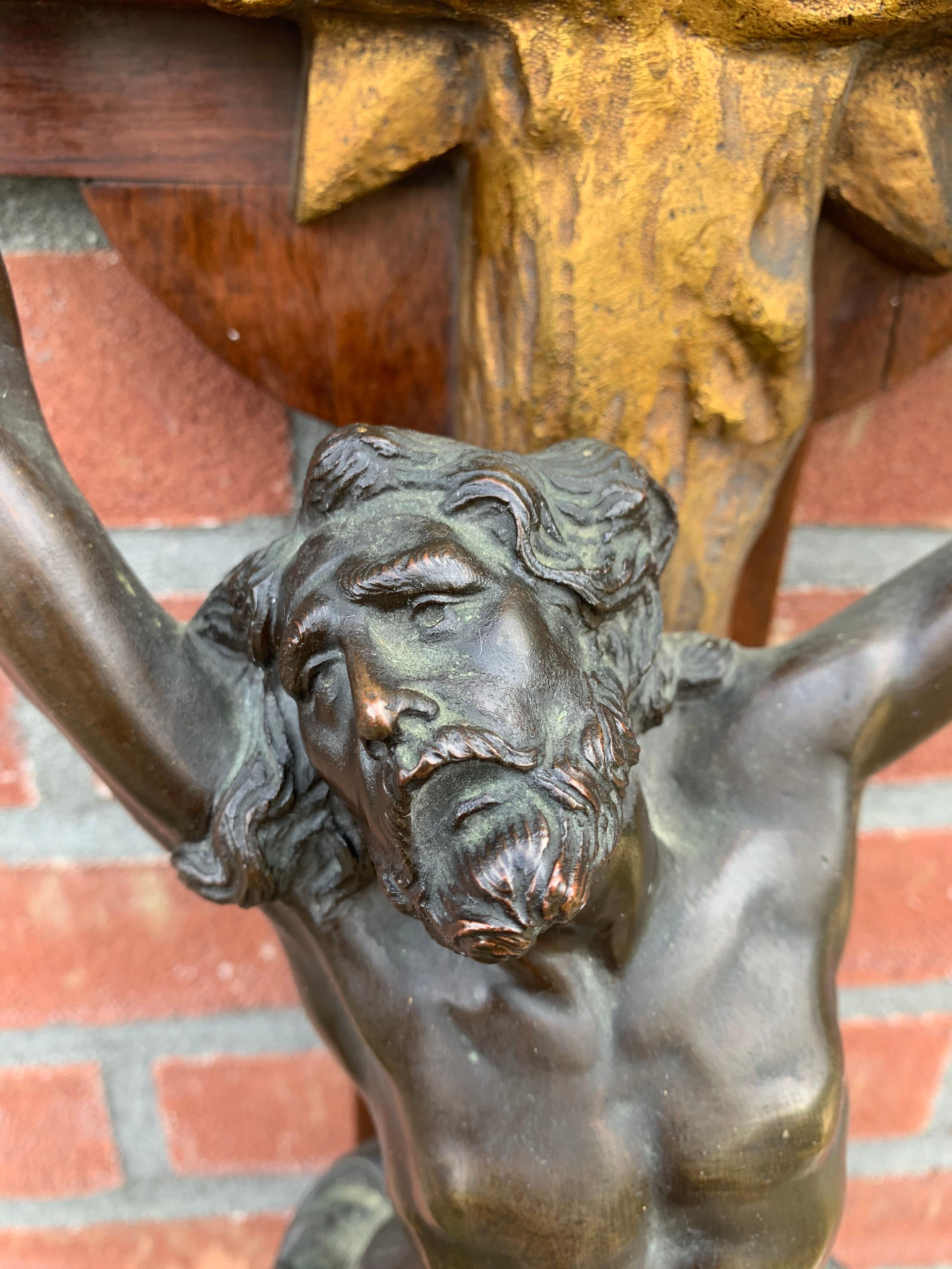 Crucifix italien ancien unique et puissant avec un superbe Corpus du Christ en bronze en vente 11