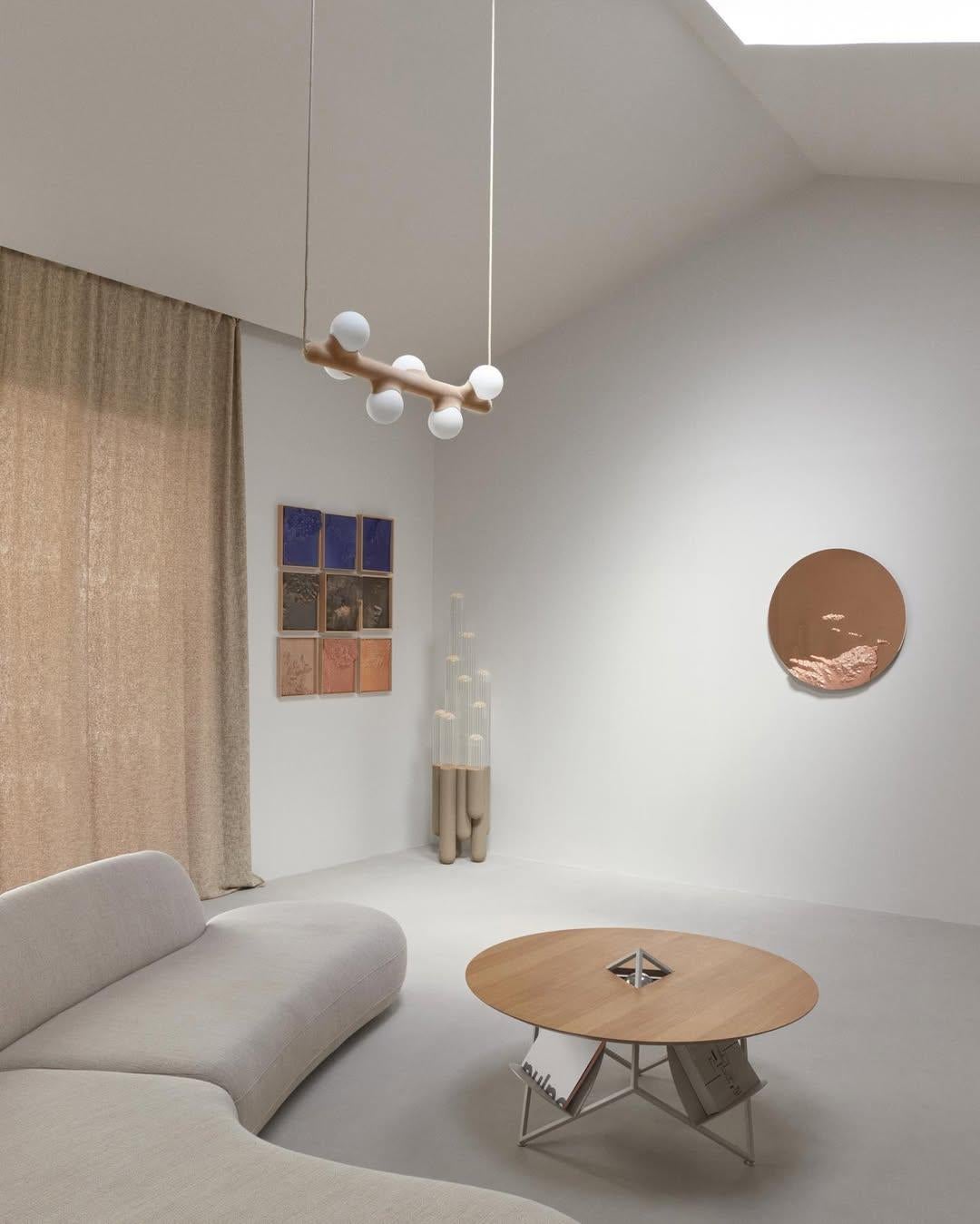 Lampada a sospensione orizzontale in velluto di fico d'India con 6 opaline di Mickael Koska In condizioni Nuovo in vendita a Geneve, CH