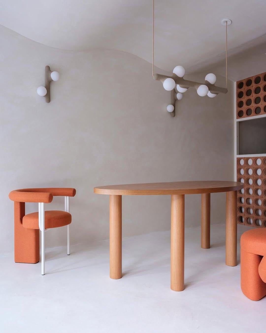 XXI secolo e contemporaneo Lampada a sospensione orizzontale in velluto di fico d'India con 6 opaline di Mickael Koska in vendita