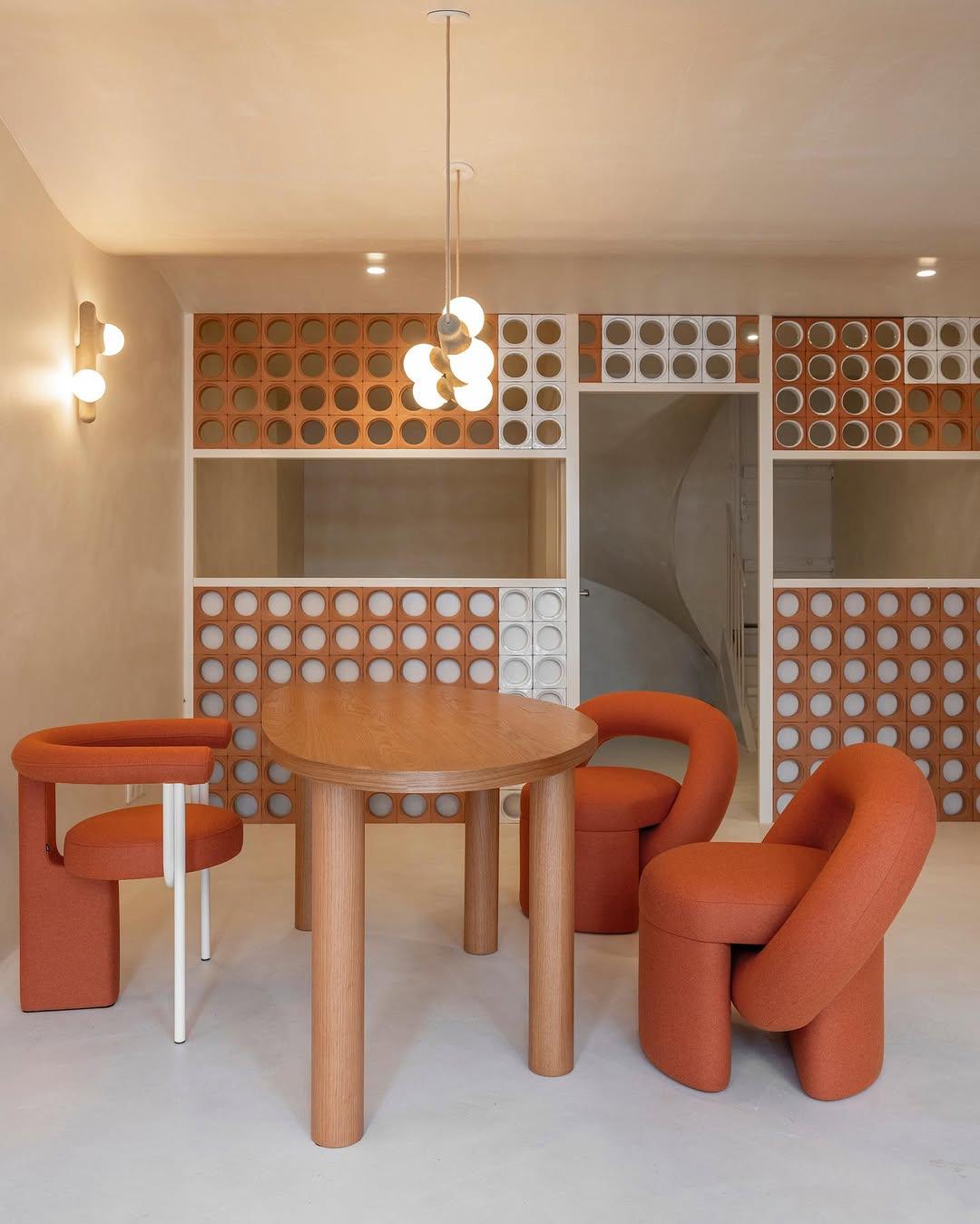 Ceramica Lampada a sospensione orizzontale in velluto di fico d'India con 6 opaline di Mickael Koska in vendita