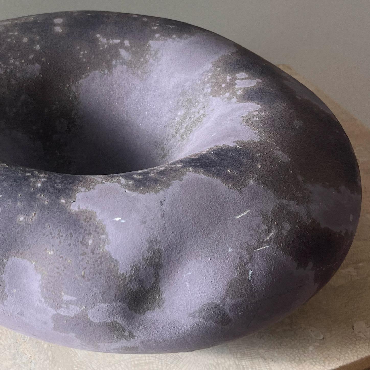 Unique raku ceramic pottery by Tony Evans in lavender, signed, 21st century  For Sale 3