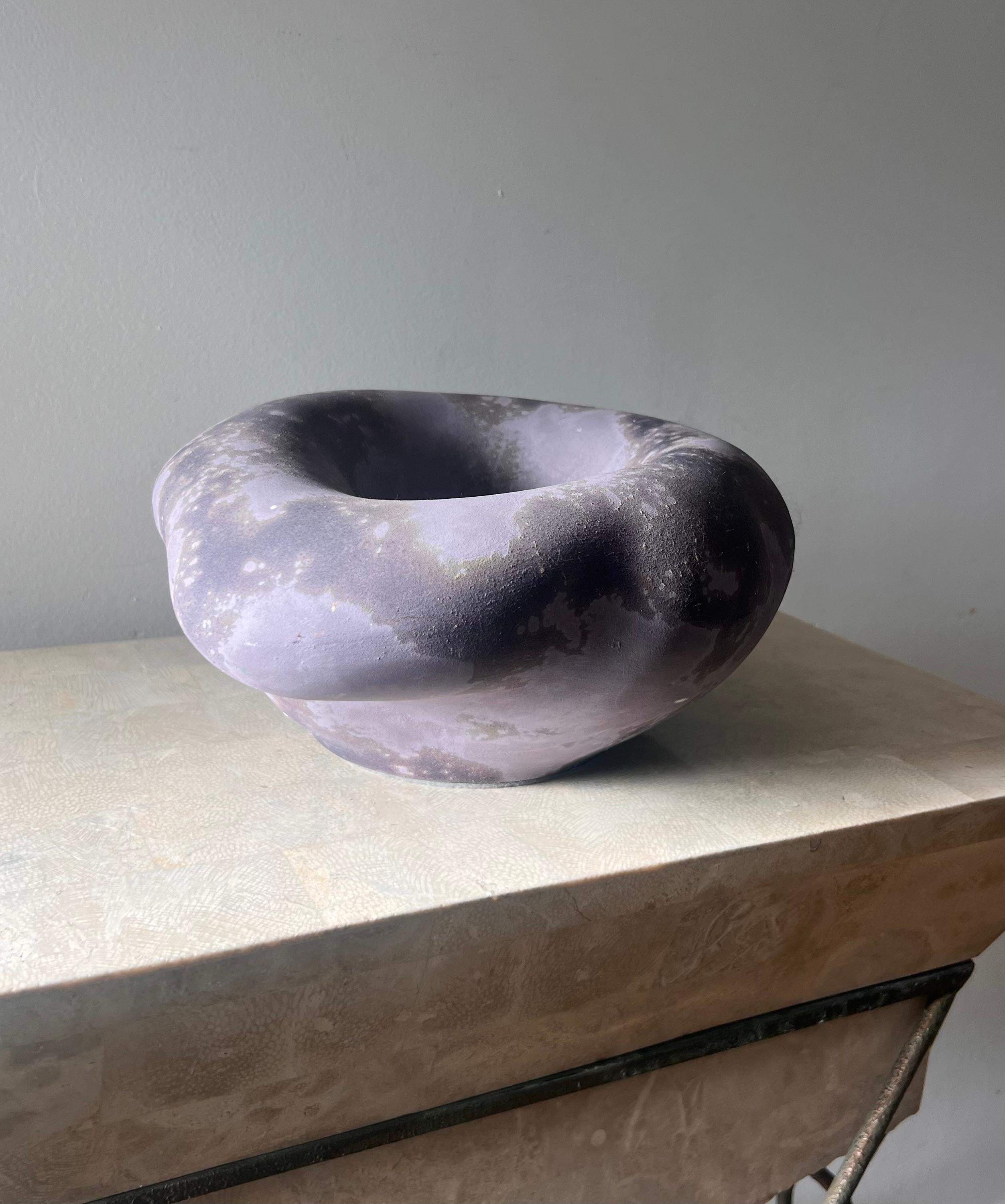 Unique raku ceramic pottery by Tony Evans in lavender, signed, 21st century  For Sale 12