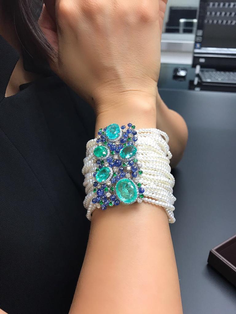 Bracelet unique et rare en or avec tourmalines Paraiba, diamants, perles Akoya et tanzanites Pour femmes en vente