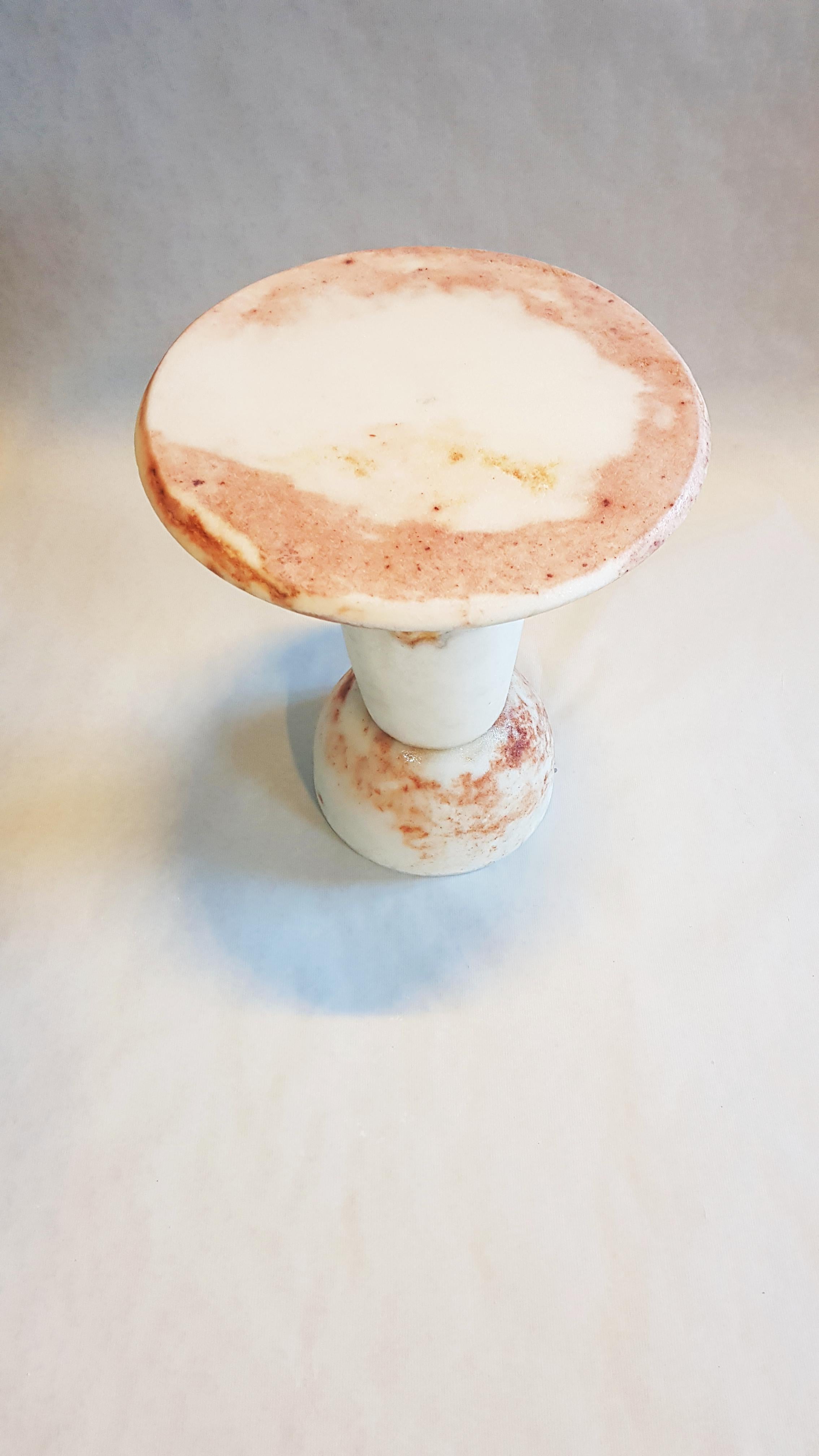 Einzigartige rot marmorierte Salze Guéridon, Roxane Lahidji im Zustand „Neu“ im Angebot in Geneve, CH