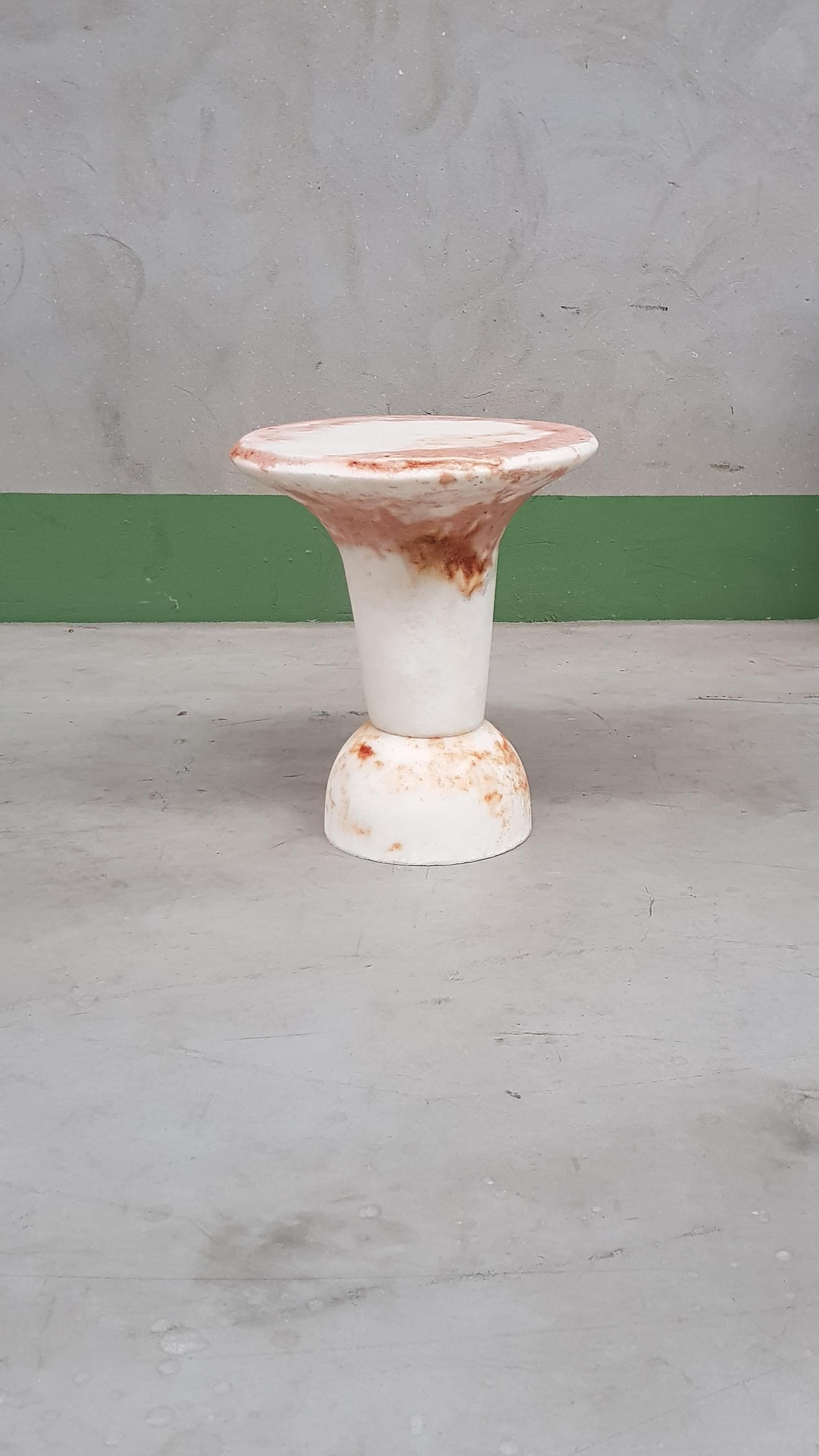 Einzigartige rot marmorierte Salze Guéridon, Roxane Lahidji (21. Jahrhundert und zeitgenössisch) im Angebot