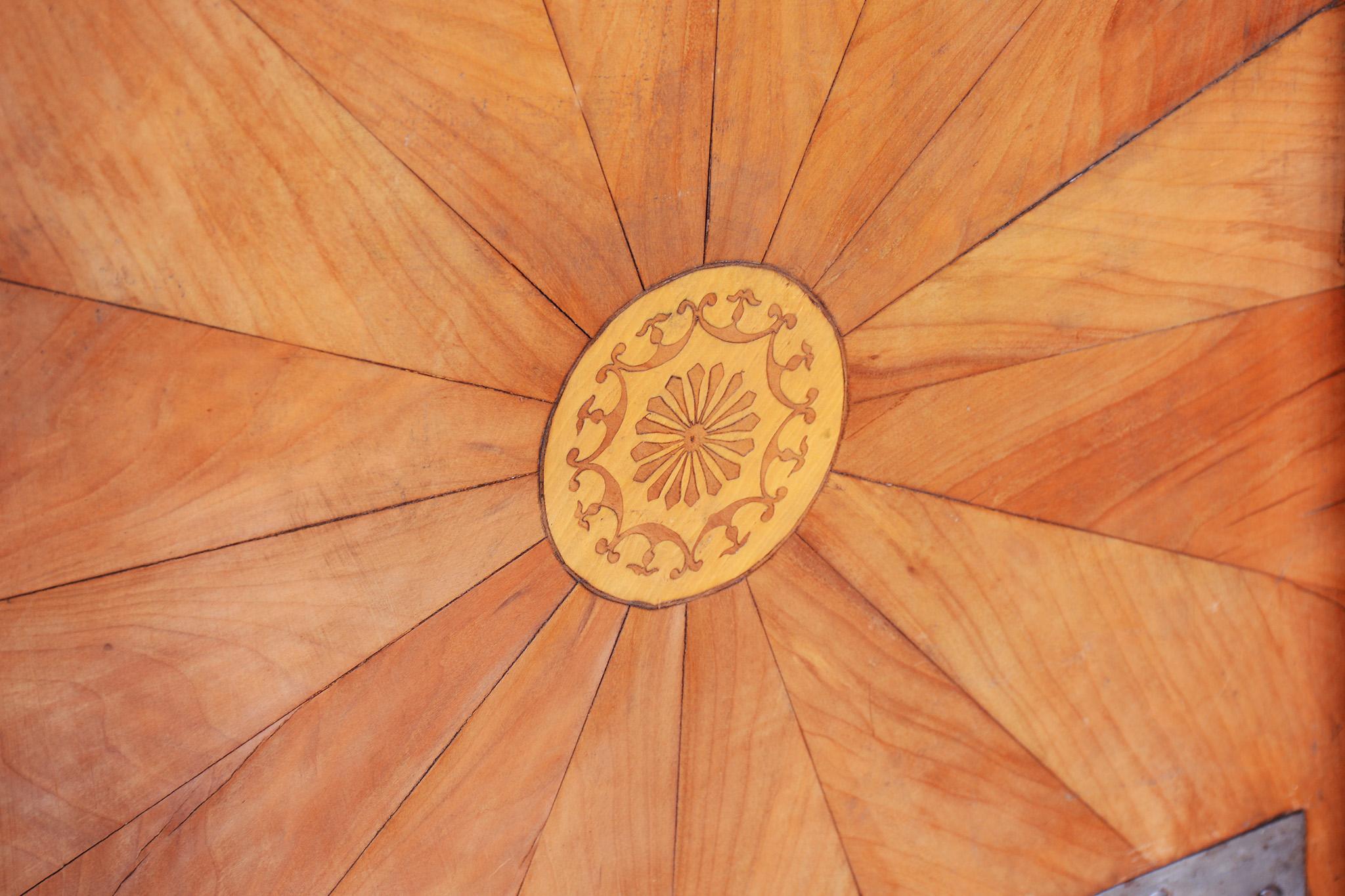 Unique Restored Austrian Biedermeier Walnut Folding Round Dining Table, 1820s 4