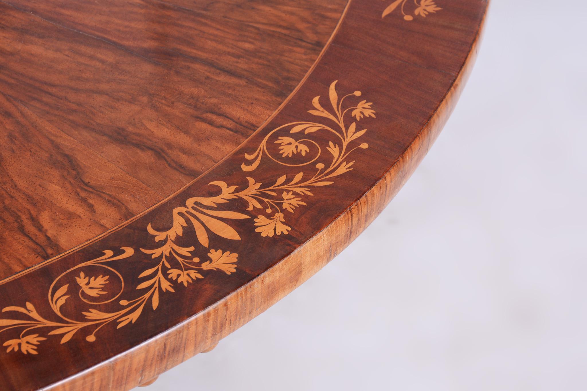 19th Century Unique Restored Austrian Biedermeier Walnut Folding Round Dining Table, 1820s