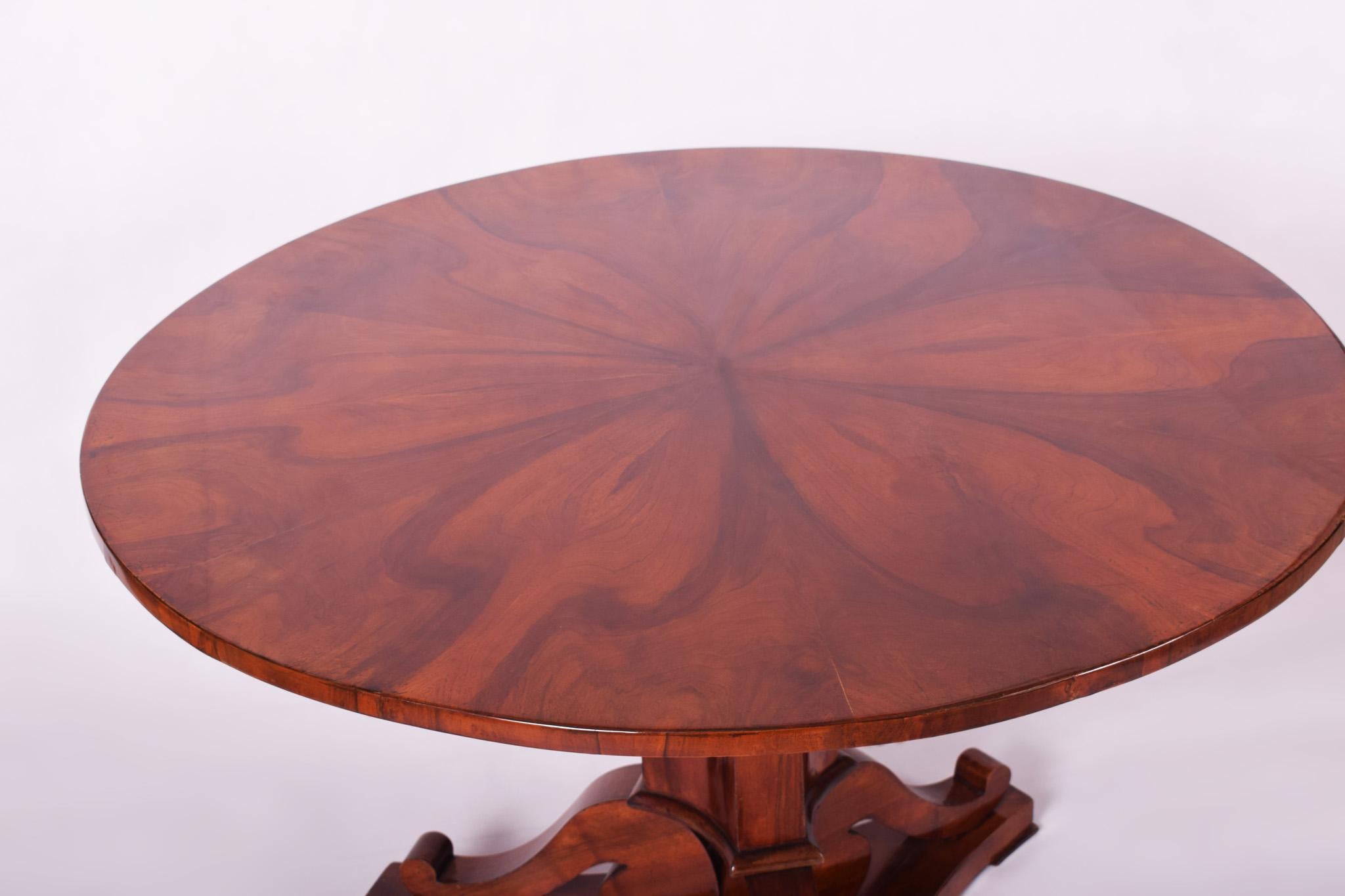 19th Century Unique Restored Austrian Biedermeier Walnut Folding Round Table, 1830s