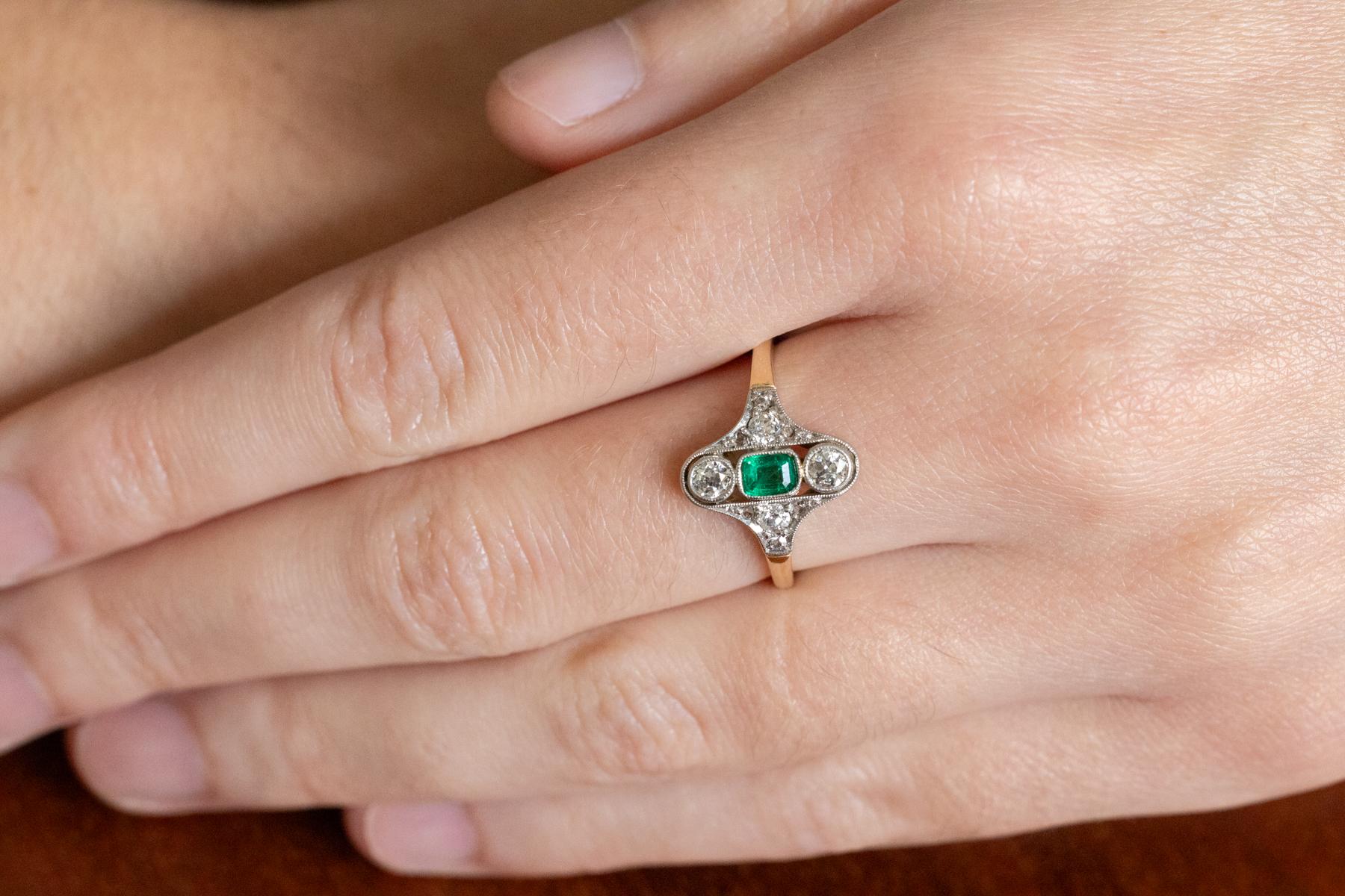 Old European Cut Unique ring with emerald and diamonds, first half of the 20th century. For Sale