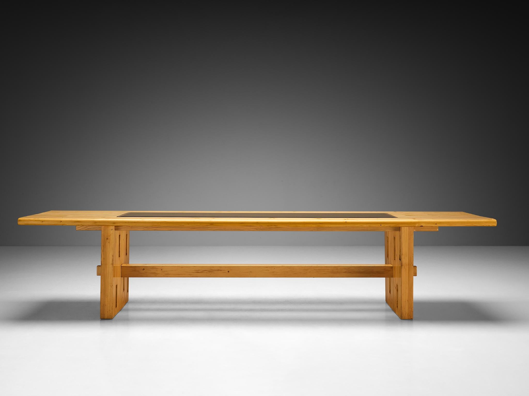 Unique Robust Italian Dining Table in Pine with Geometric Base For Sale 5