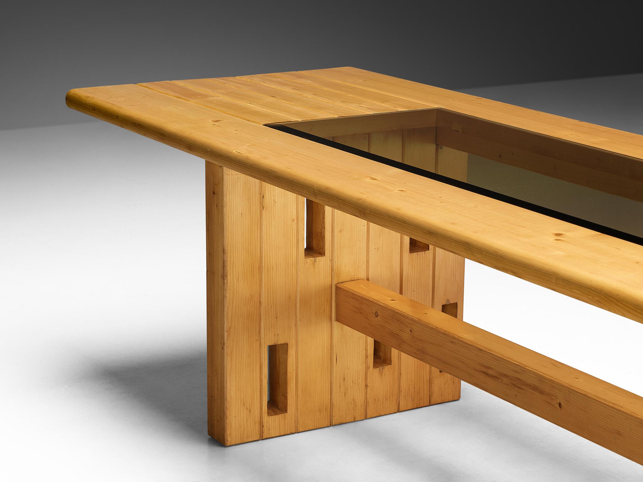 Late 20th Century Unique Robust Italian Dining Table in Pine with Geometric Base For Sale