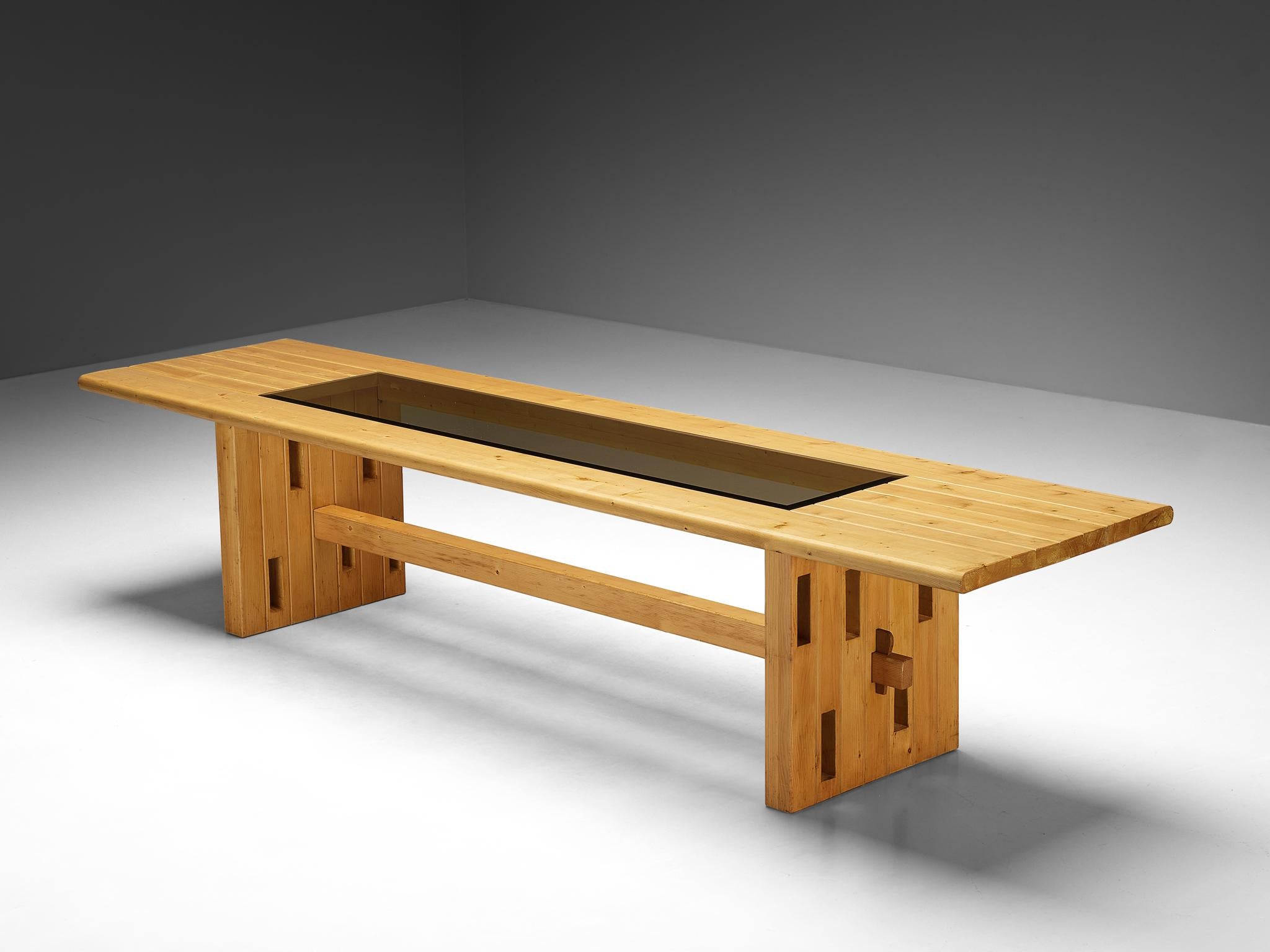 Unique Robust Italian Dining Table in Pine with Geometric Base For Sale 1