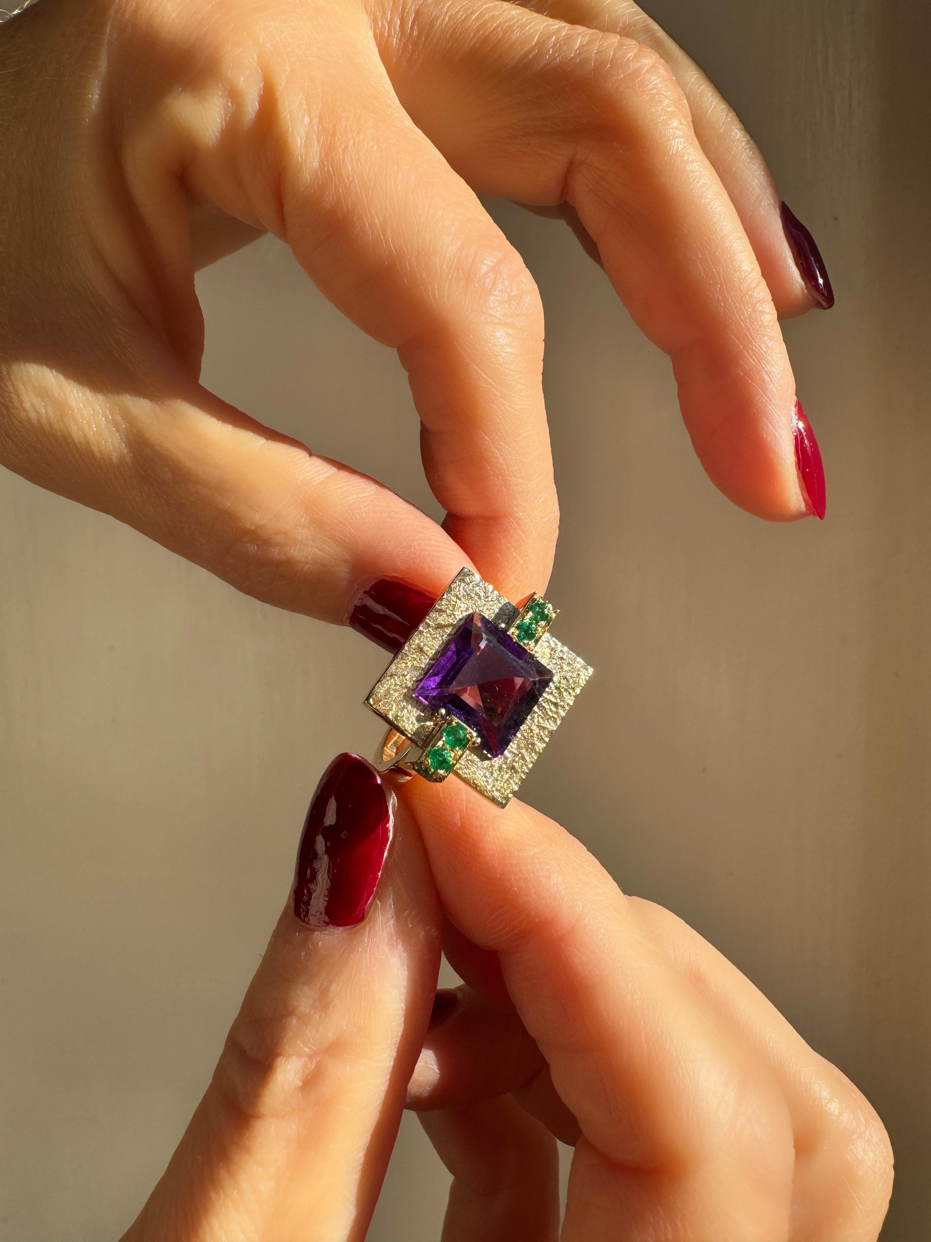 Unique Rossella Ugolini 18k Yellow Gold Amethyst Emeralds Cocktail Design Ring For Sale 2