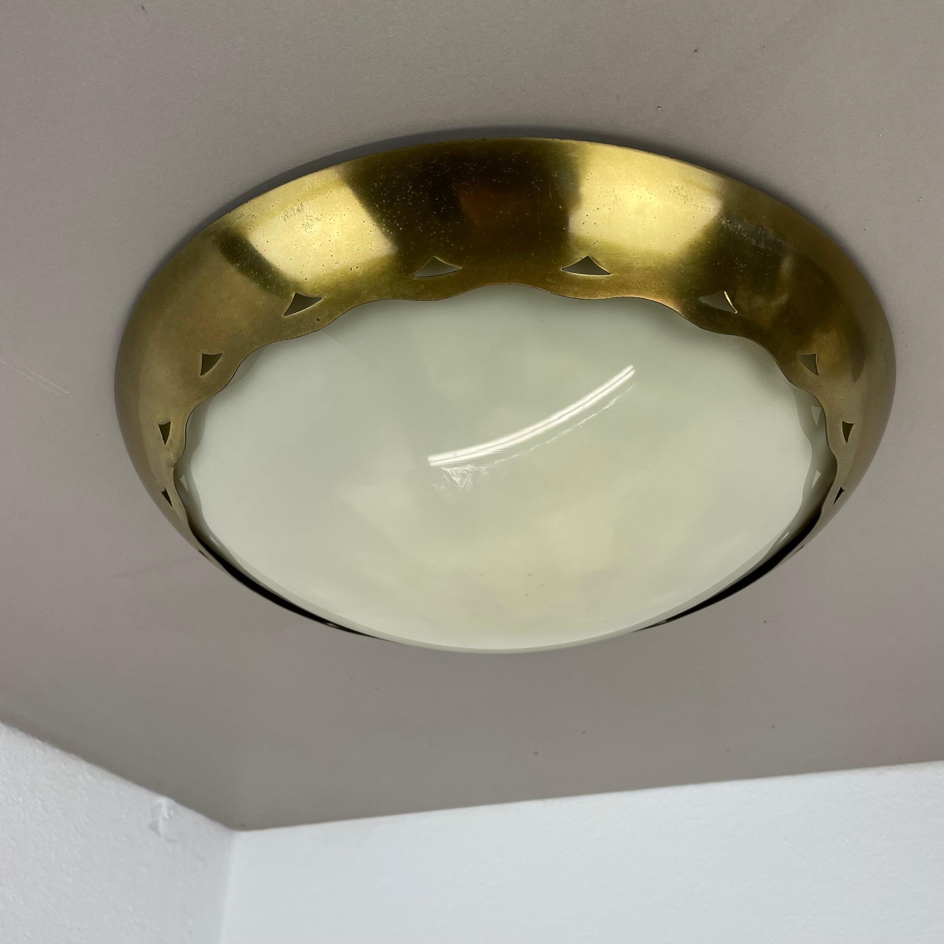 Mid-Century Modern unique round 38cm Brass Gino Sarfatti Style Ceiling Light Flushmount, Italy 1950 For Sale