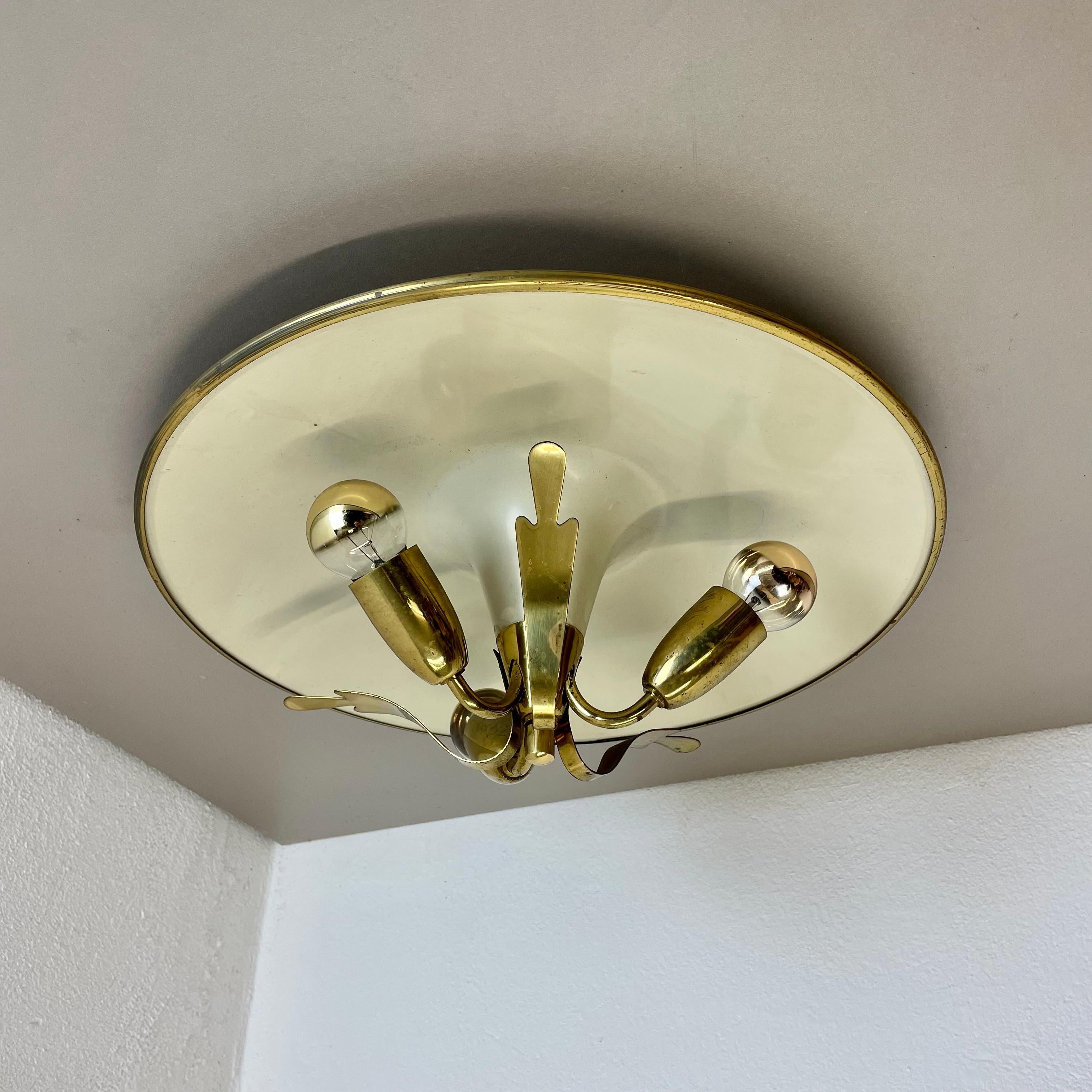 Article:

brass ceiling light, uplight flush mount, can also be used as wall light.



Origin:

Italy



Age:

1950s



This vintage modernist light was produced in the 1950s in Italy. The lights is made of metal and solid brass with a 41cm round