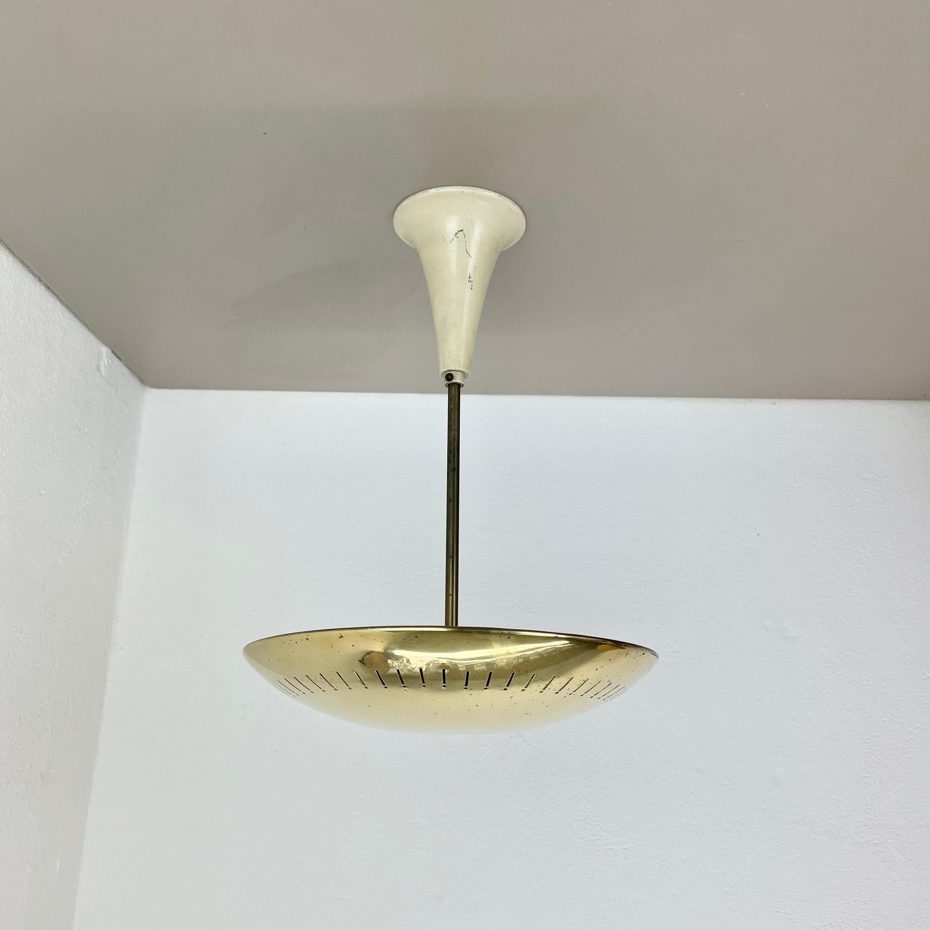 Article:

brass ceiling light, uplight flush mount



Origin:

Italy



Age:

1950s



This vintage modernist light was produced in the 1950s in Italy. The lights is made of metal and solid brass with a 29cm round brass shade element covering the