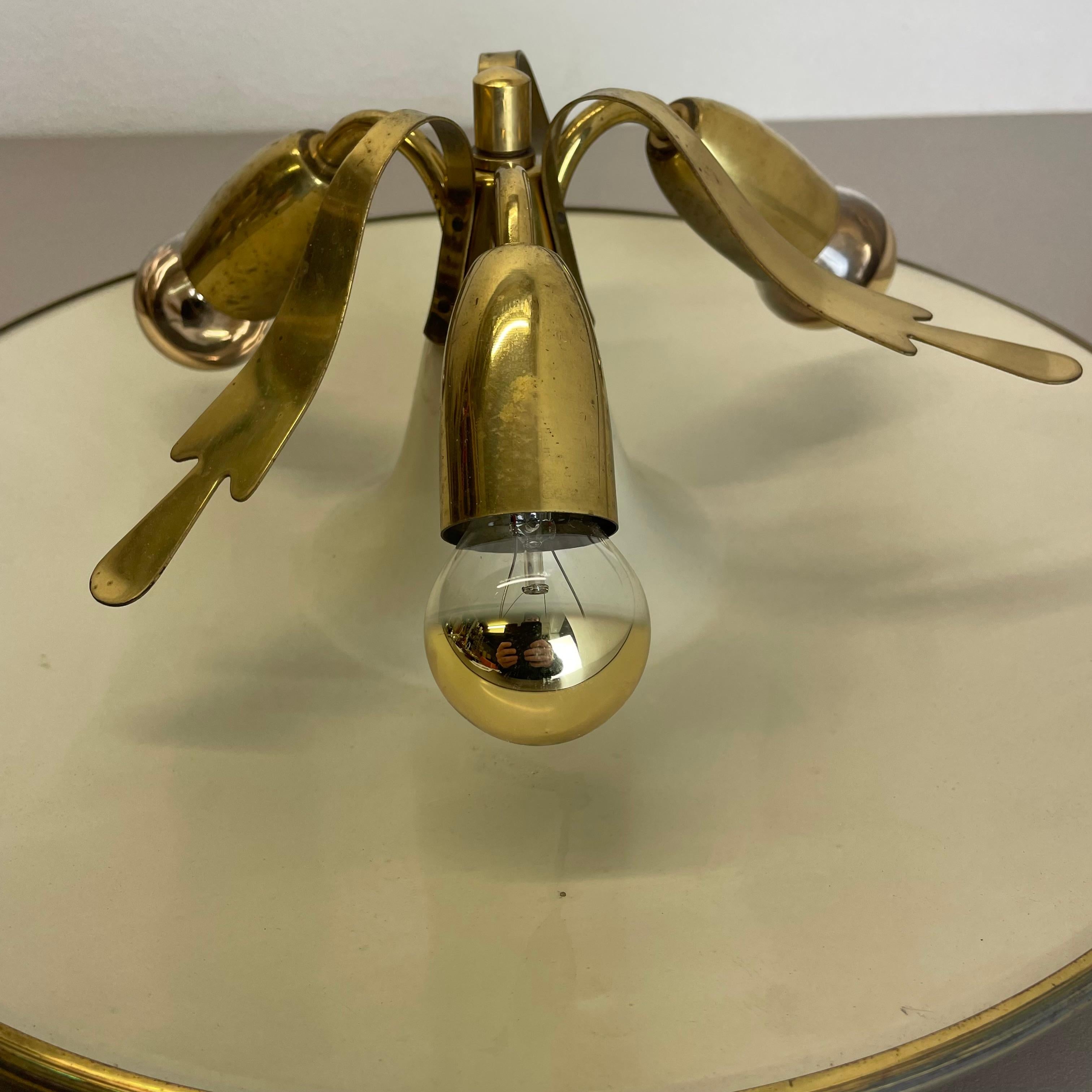 Mid-Century Modern unique round Brass Gino Sarfatti Style Ceiling Light Flushmount, Italy 1950s For Sale