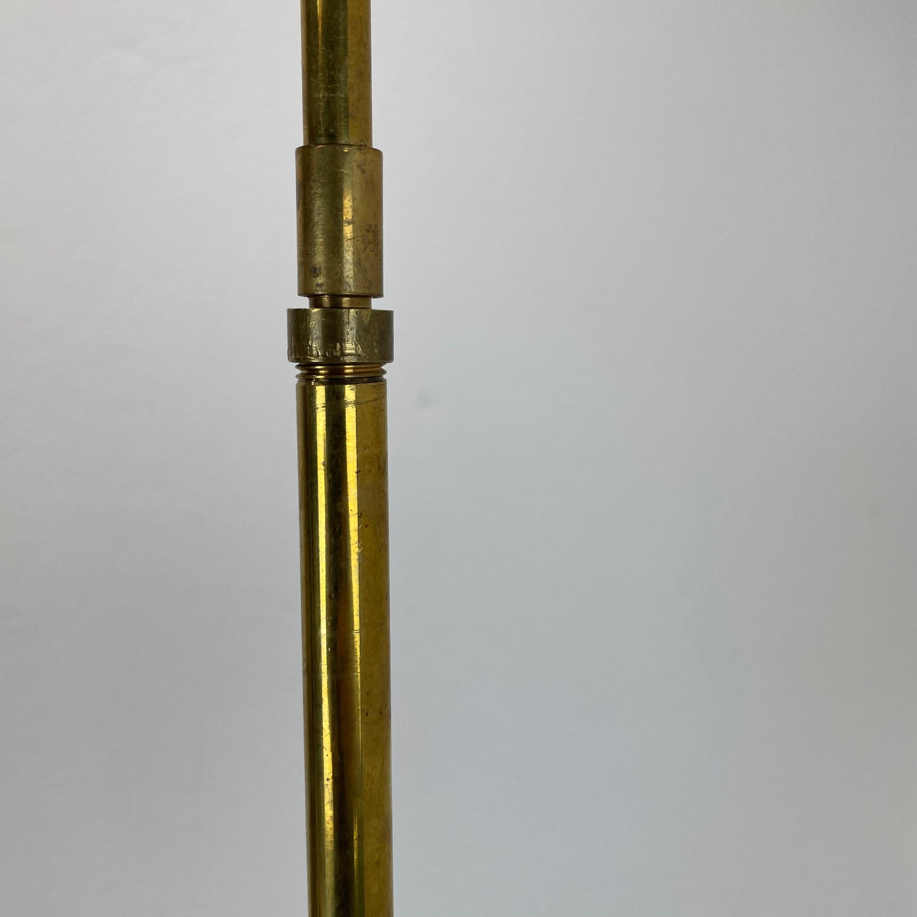 Candelabro redondo único de latón estilo Gino Sarfatti, Italia Años 50 en venta 11