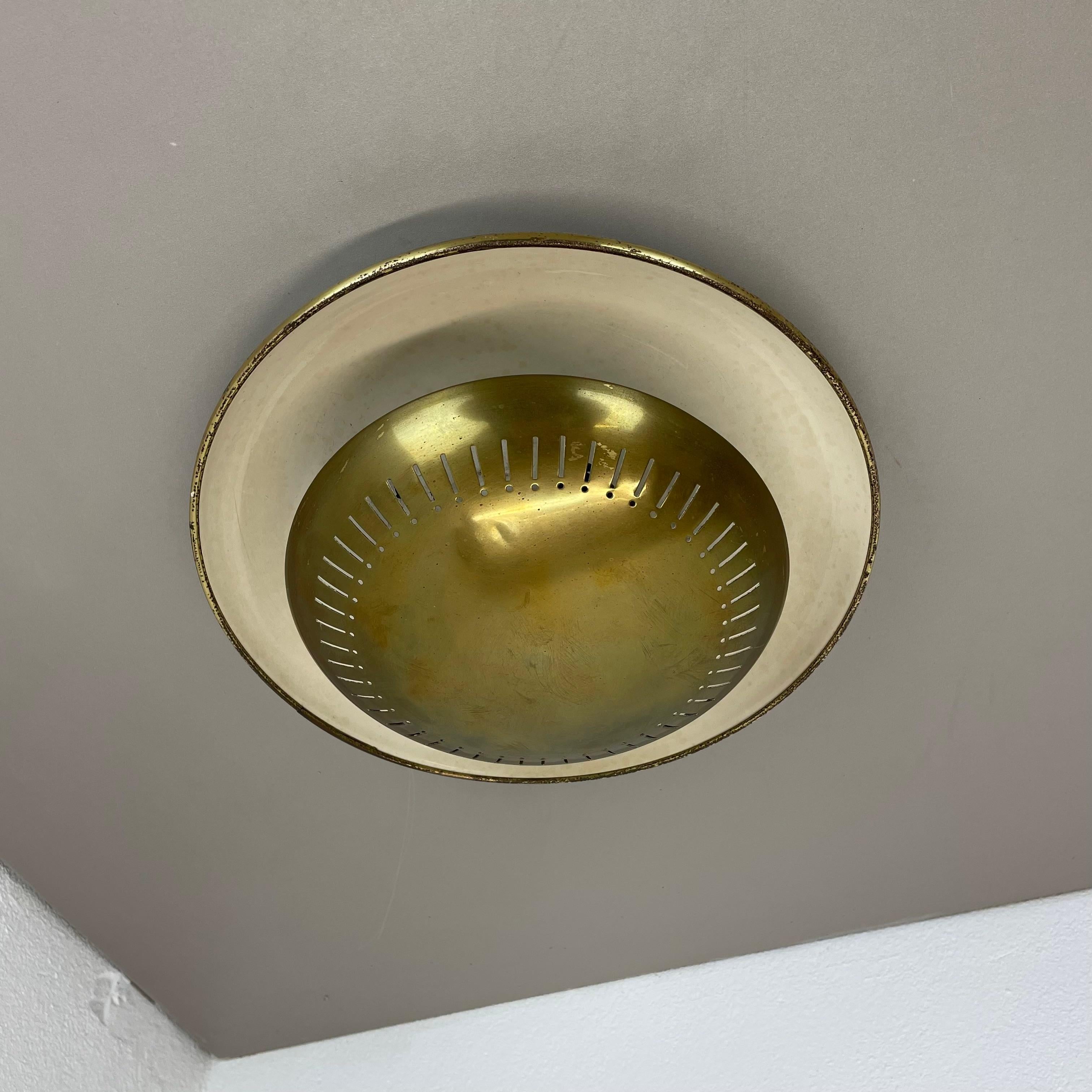 Article:

brass ceiling light, also useable as wall light



Origin:

Italy



Age:

1950s



This vintage modernist light was produced in the 1950s in Italy. The lights is made of metal and solid brass with a round brass shade element covering the