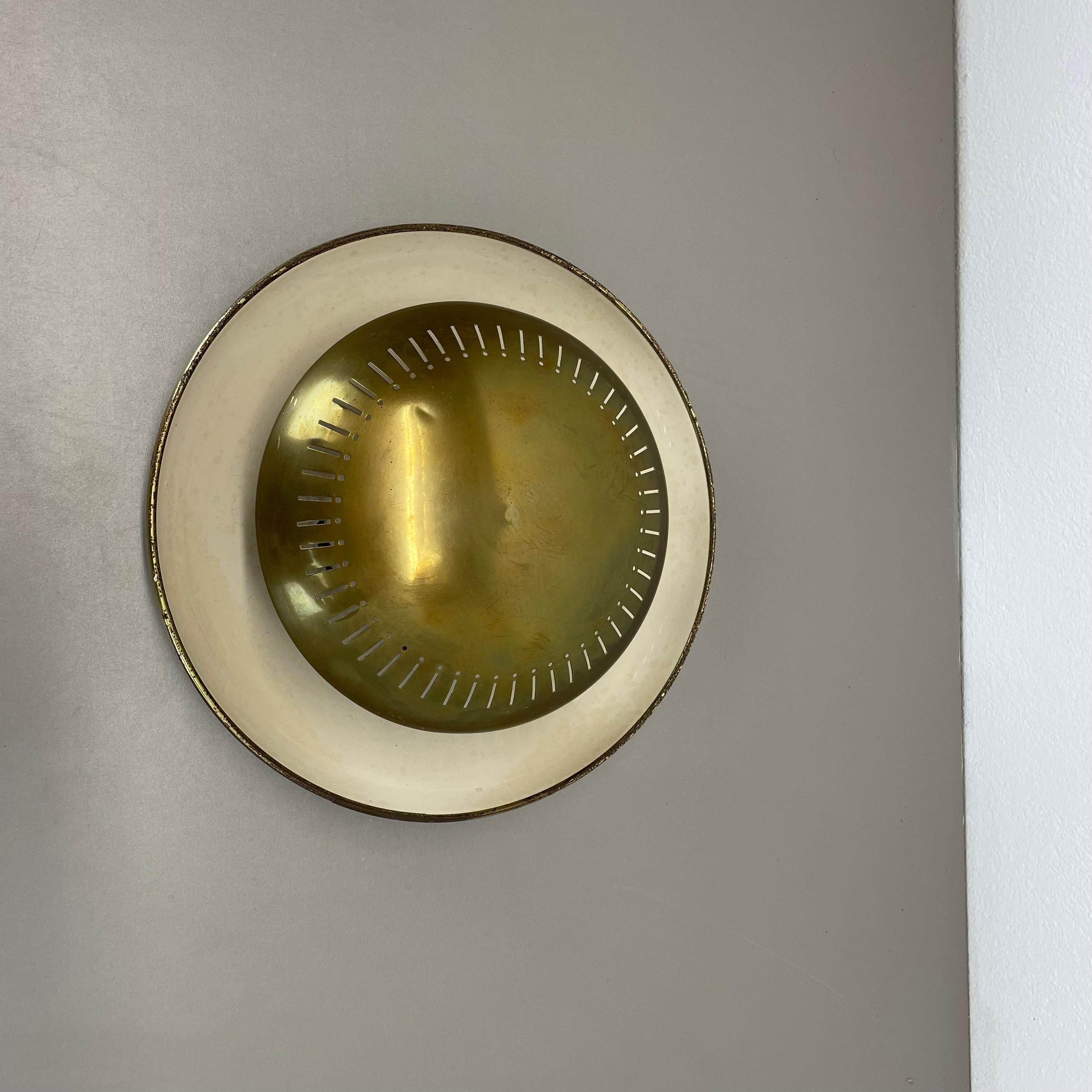 unique round  Brass Gino Sarfatti Style wall Ceiling Light, Italy 1950s In Good Condition For Sale In Kirchlengern, DE