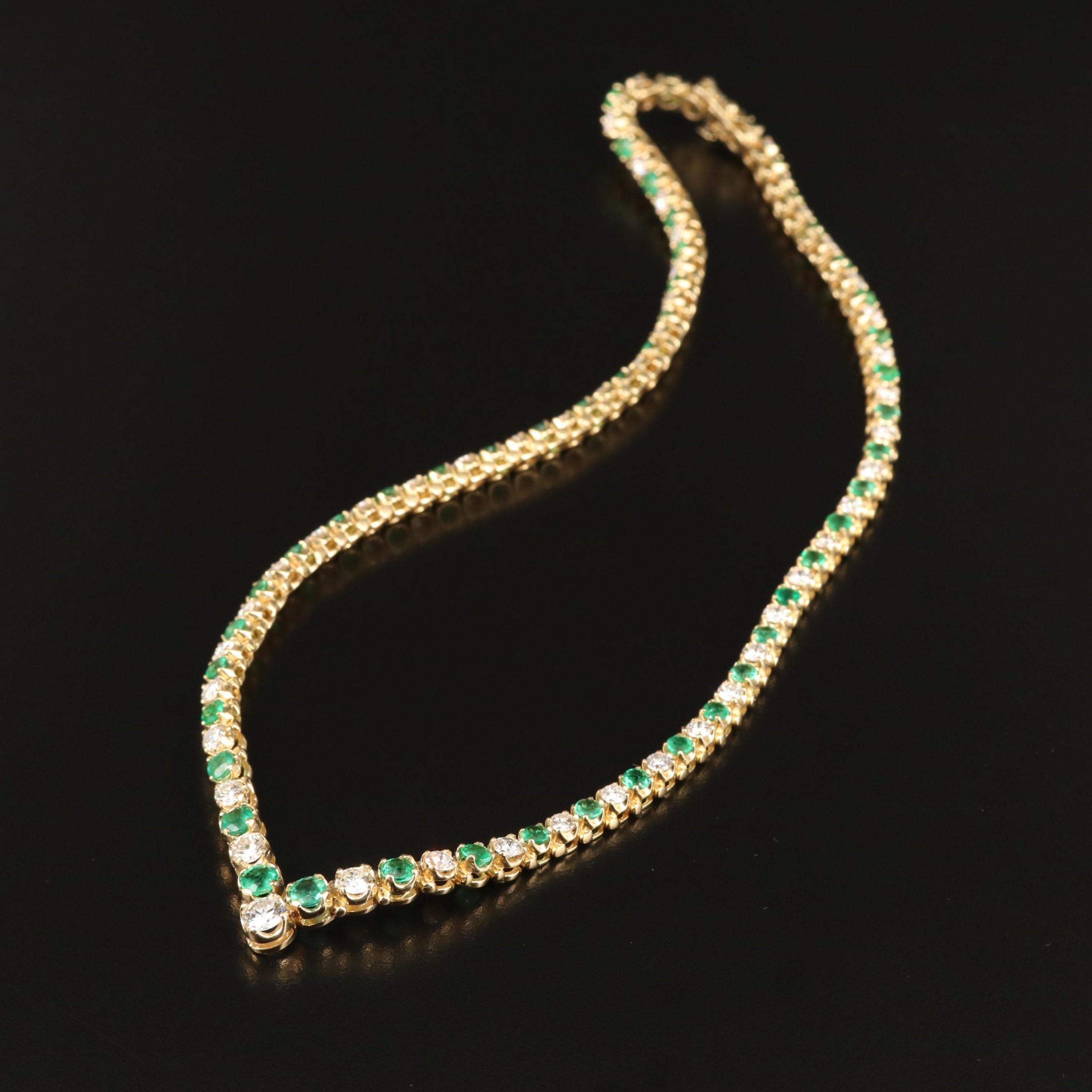 Unique Round Cut Emerald Diamonds Chevron Necklace In New Condition For Sale In Orlando, Florida