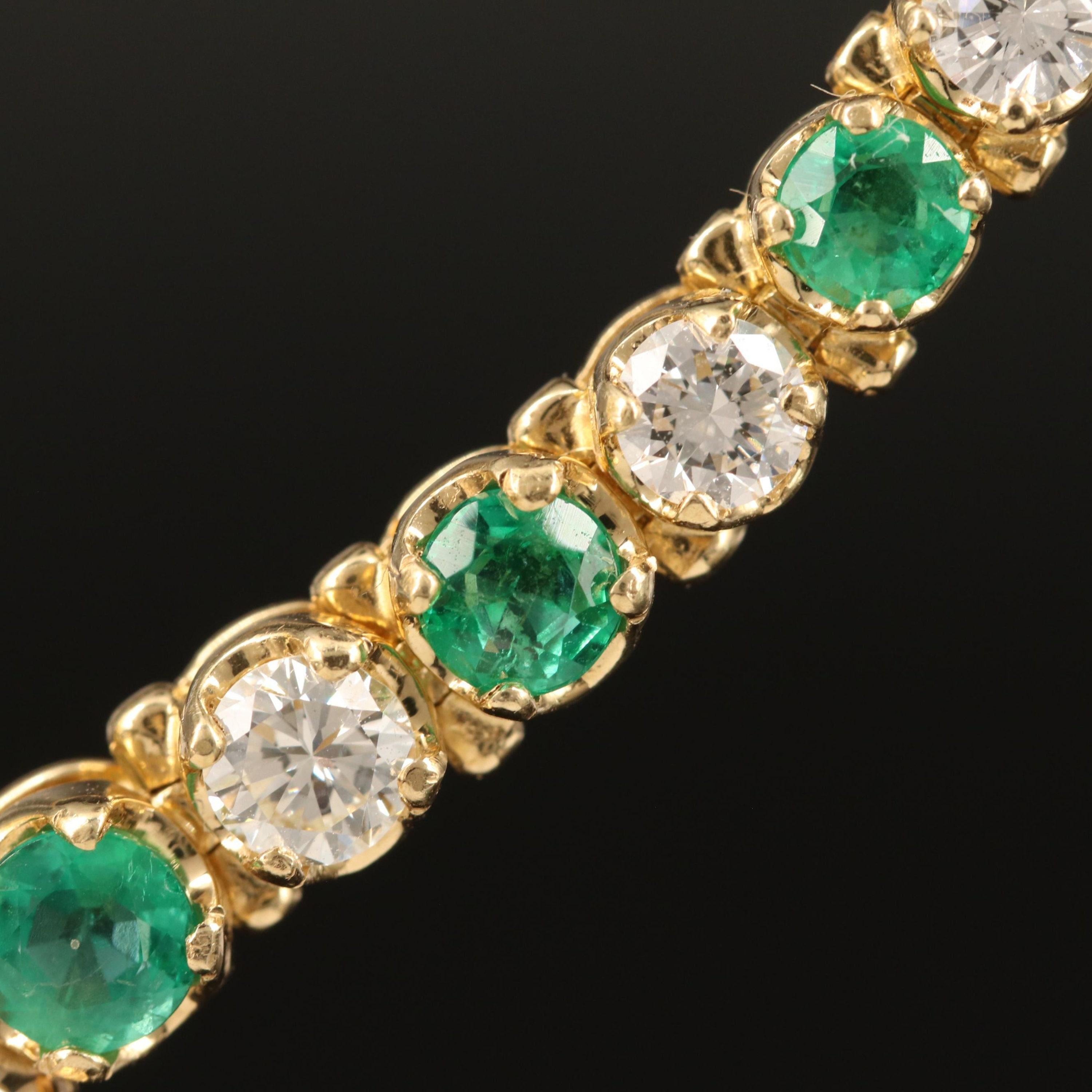 Women's Unique Round Cut Emerald Diamonds Chevron Necklace For Sale