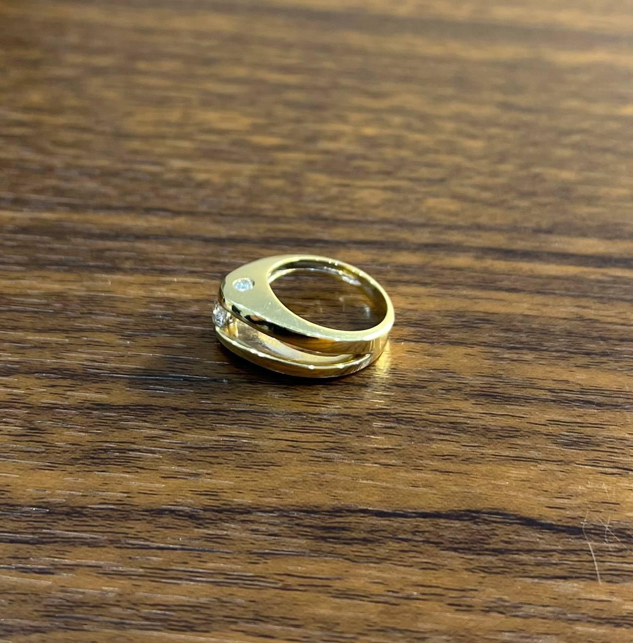 Bague de déclaration en or jaune 14K à diamants ronds uniques sertis en tension et en affleurement Pour femmes en vente