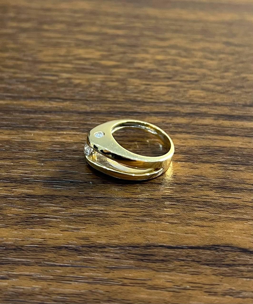 Bague de déclaration en or jaune 14K à diamants ronds uniques sertis en tension et en affleurement en vente 1