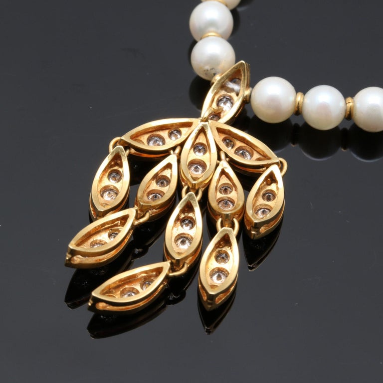 Unique Round Diamonds Pearl Pendant Necklace For Sale at 1stDibs