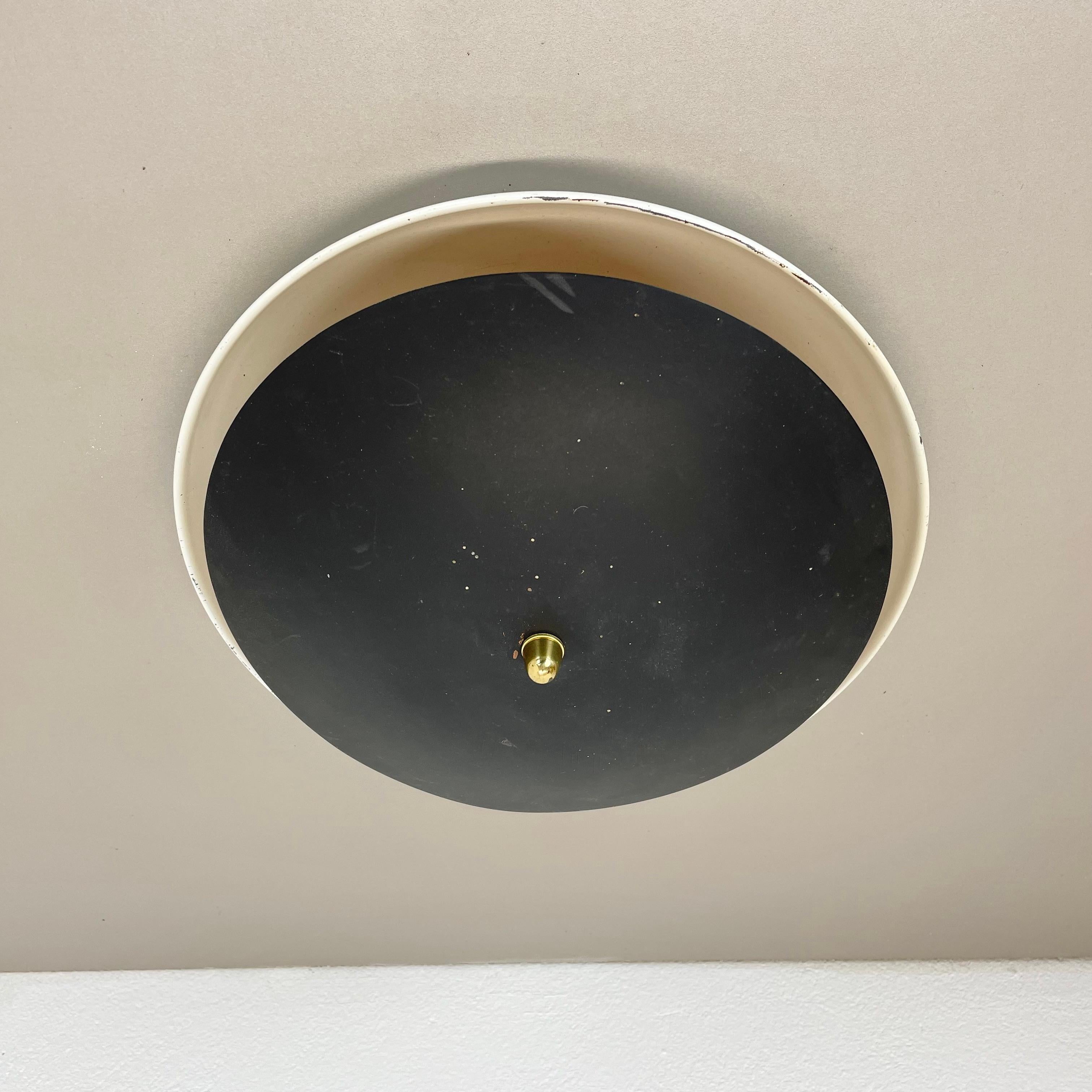 Mid-Century Modern unique métal rond Gino Sarfatti Style Ceiling Wall Light Flushmount Italie 1950s en vente