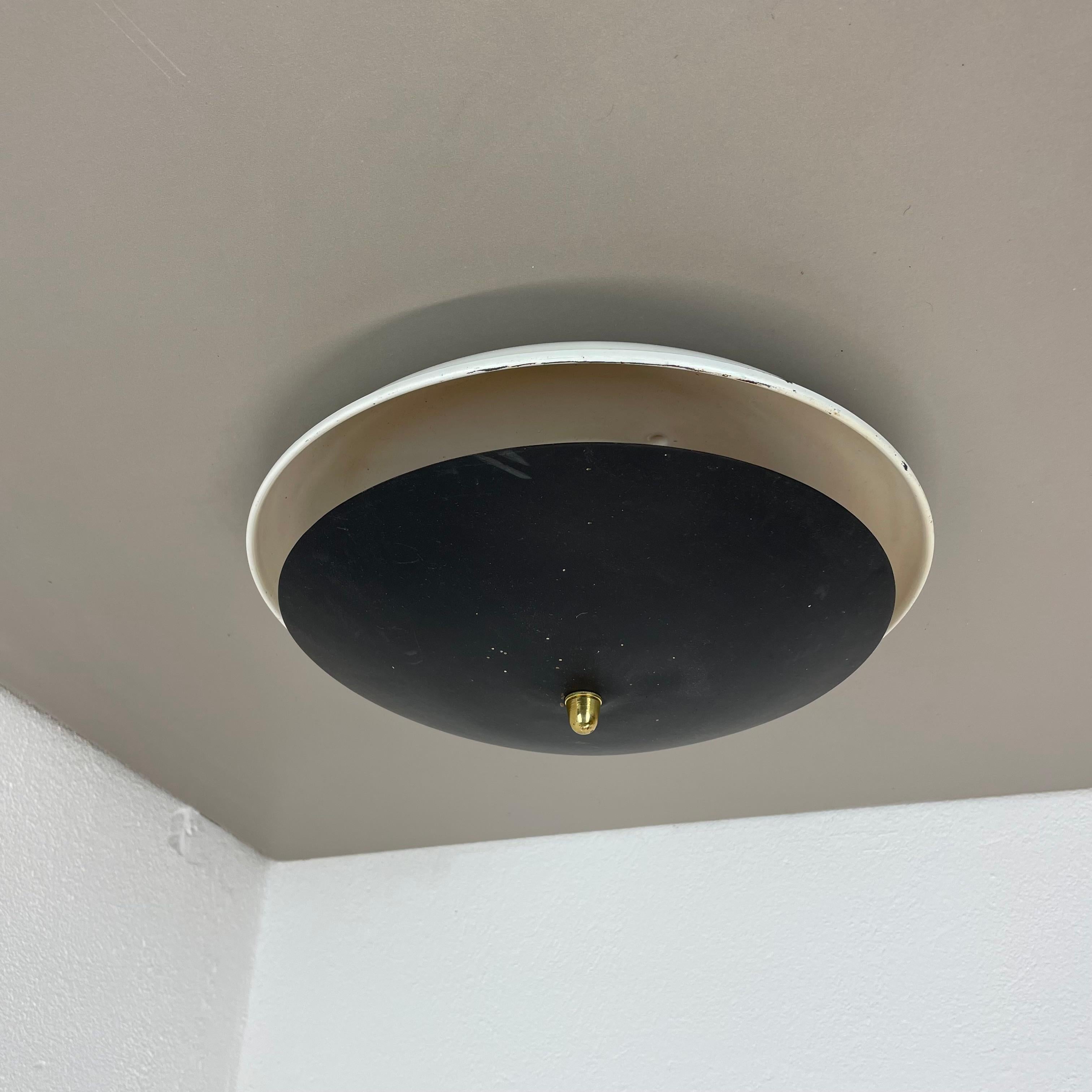 unique métal rond Gino Sarfatti Style Ceiling Wall Light Flushmount Italie 1950s Bon état - En vente à Kirchlengern, DE
