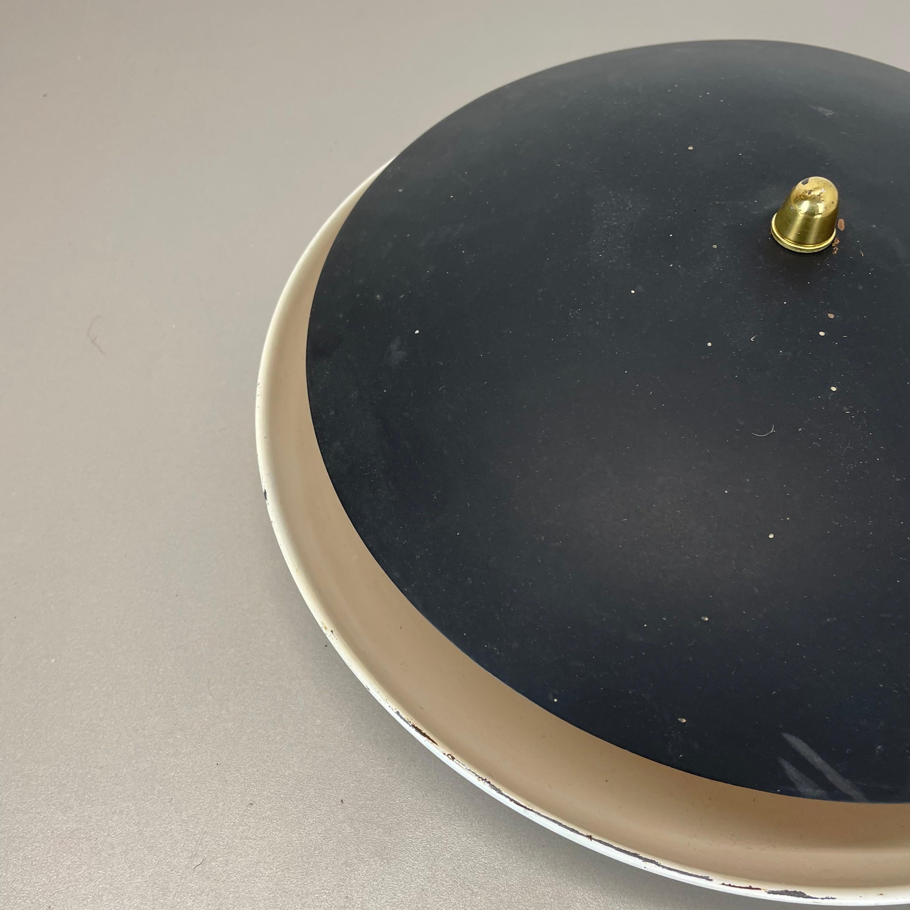 20ième siècle unique métal rond Gino Sarfatti Style Ceiling Wall Light Flushmount Italie 1950s en vente