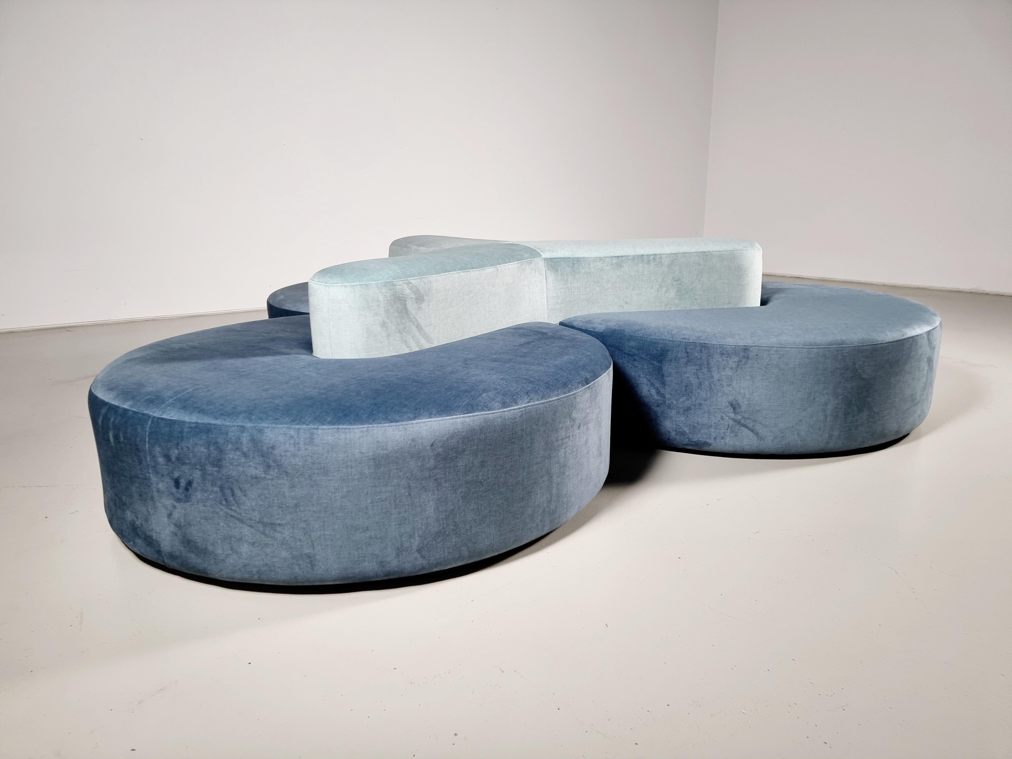 Unique Round Sofa in Blue and Green Made by Seltz Furniture, 1970s In Excellent Condition In amstelveen, NL