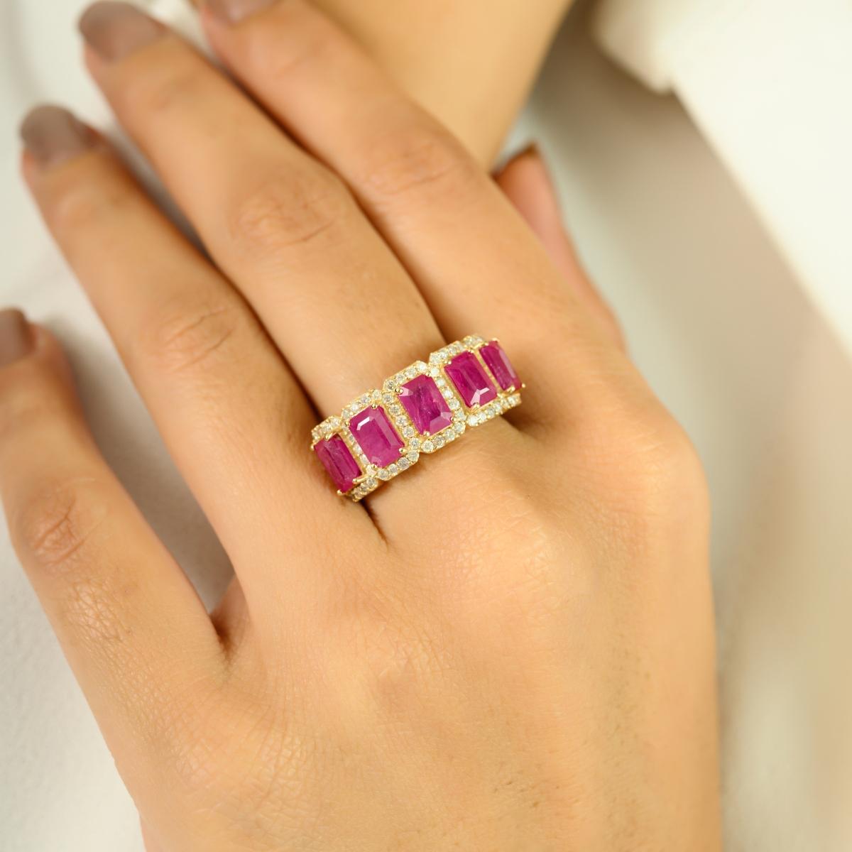 in vendita:  Anello a mezza fascia con diamanti a raggiera in oro giallo 14k 2